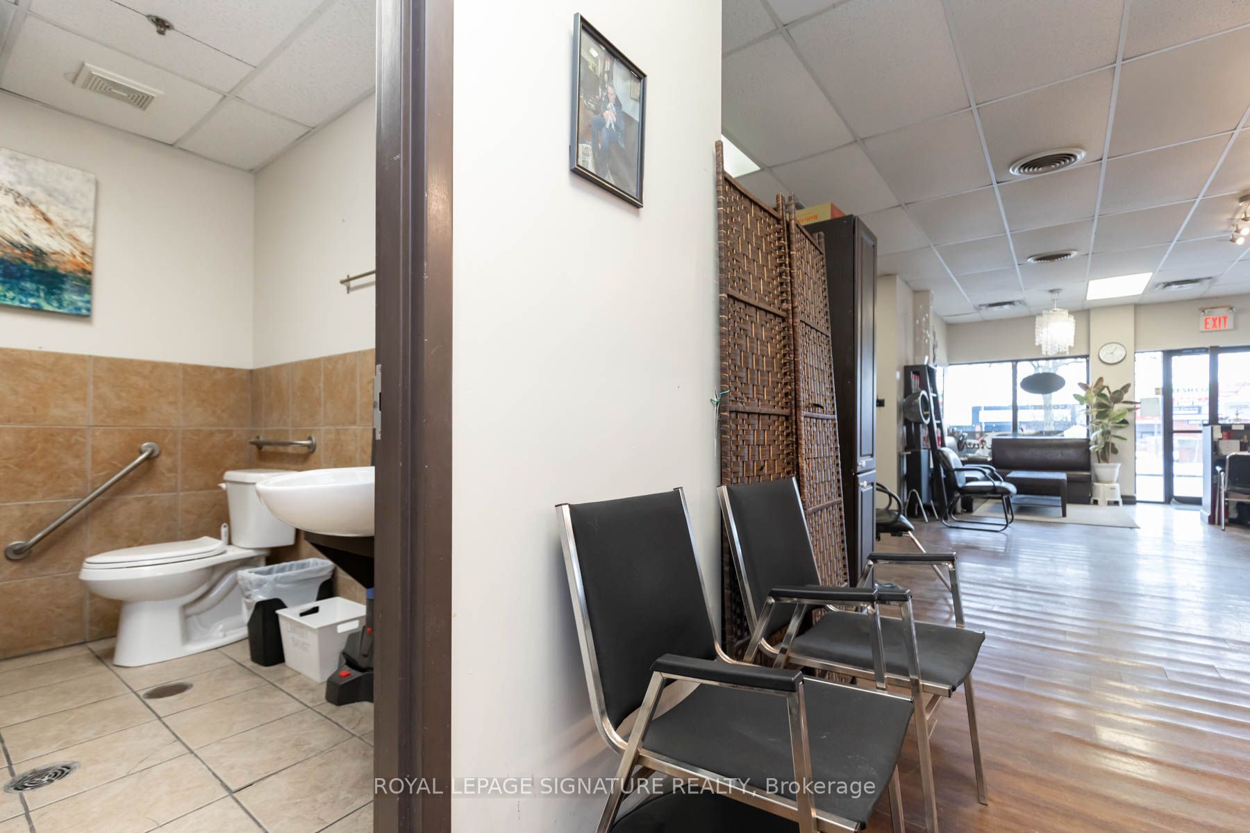 2480 Gerrard Street Property Photo 14