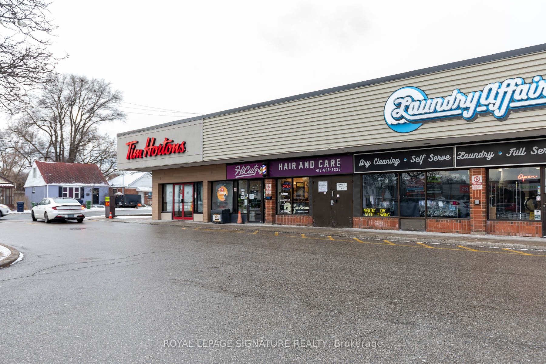 2480 Gerrard Street Property Photo 16