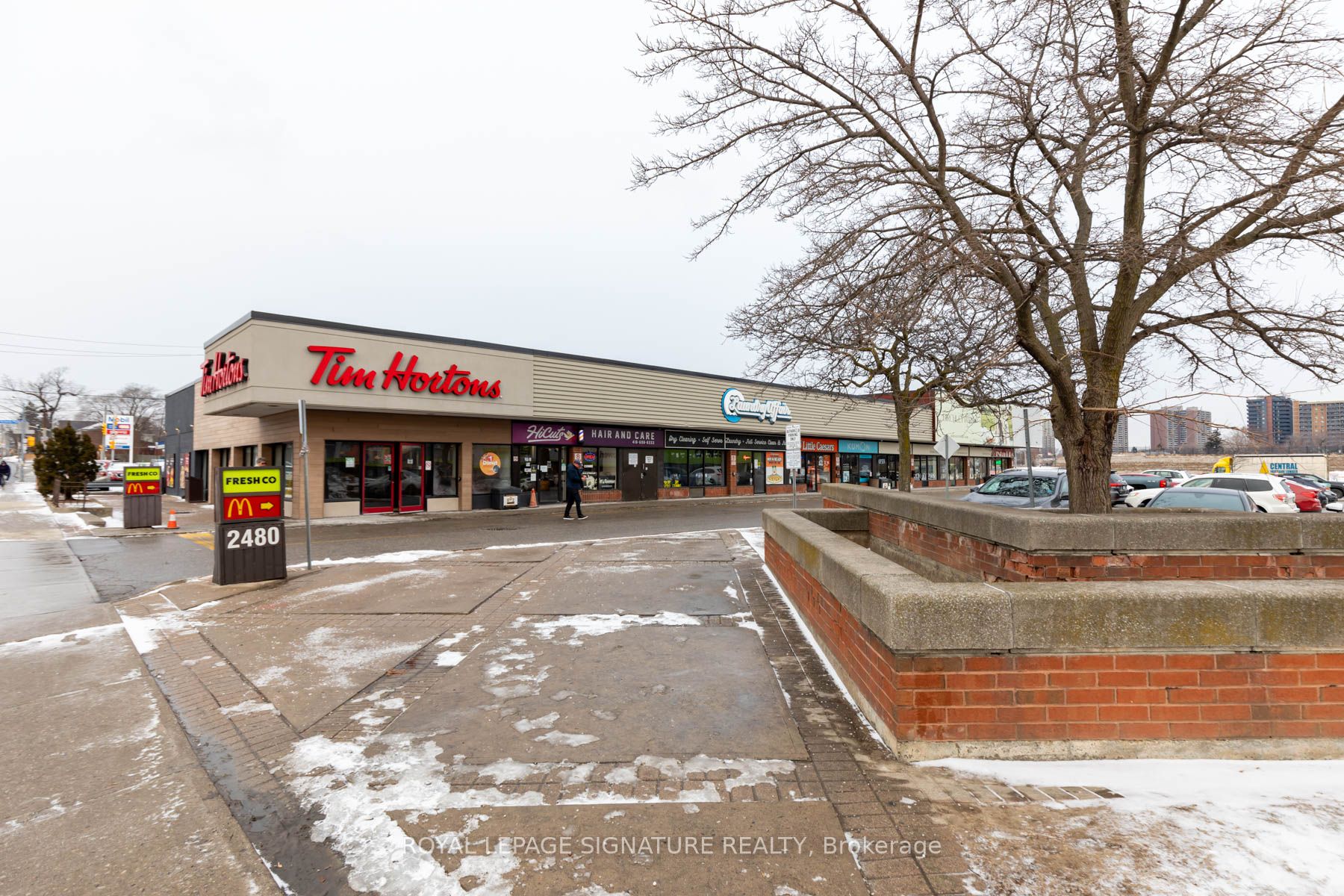 2480 Gerrard Street Property Photo 17