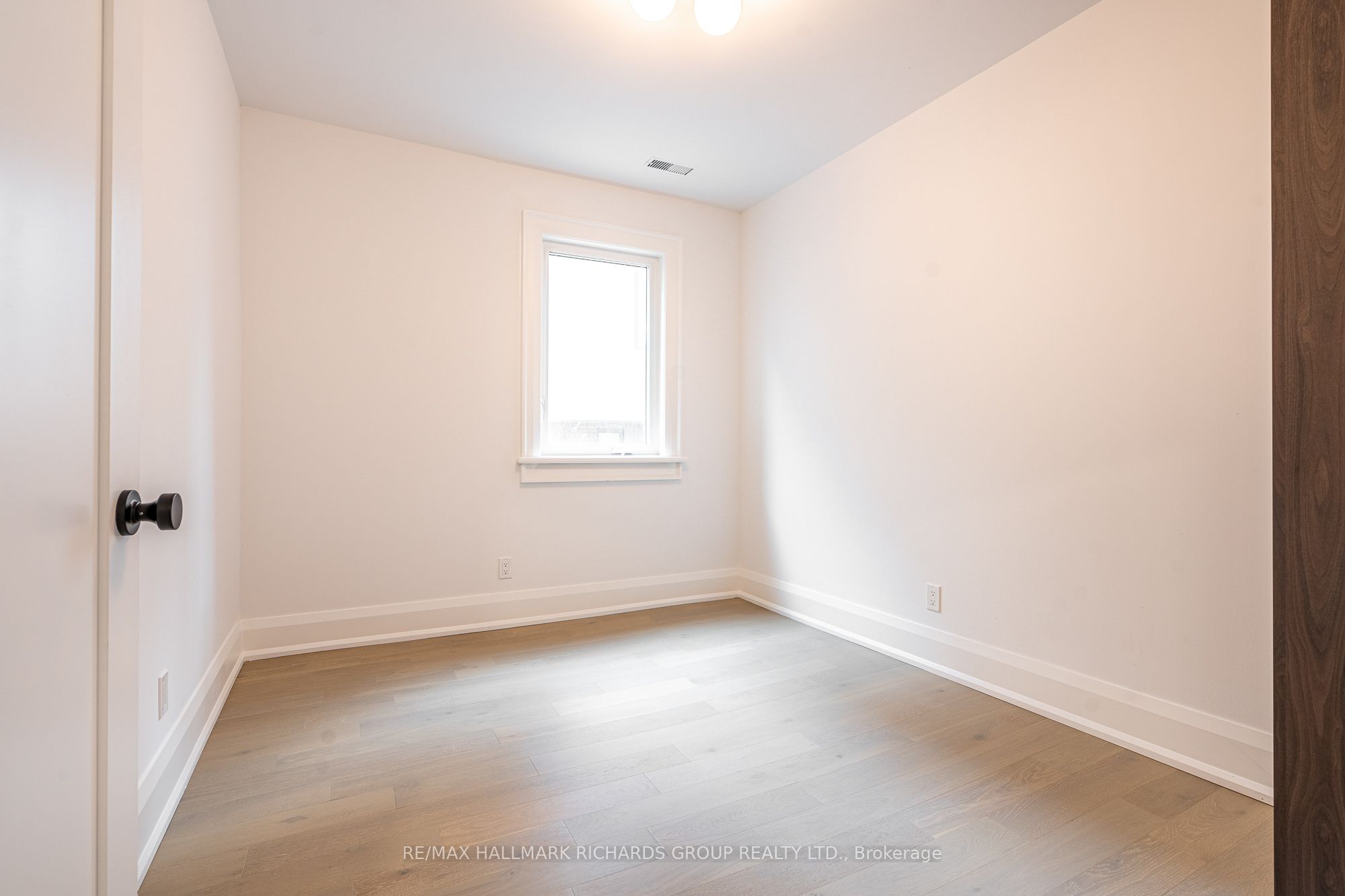 18-20 Wineva Avenue Property Photo 6