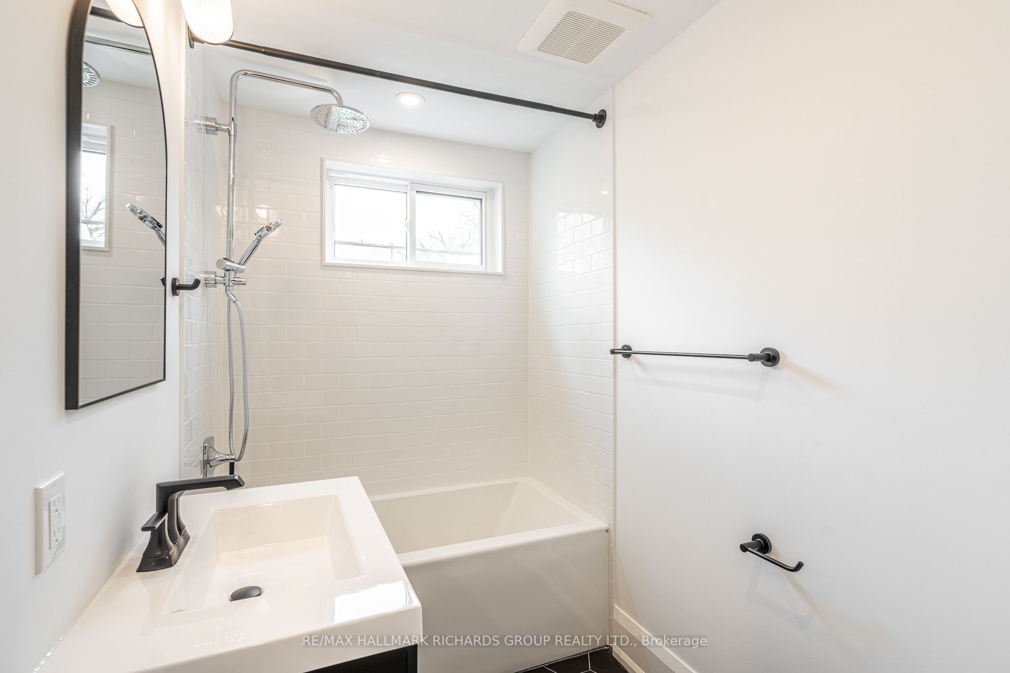 18-20 Wineva Avenue Property Photo 7