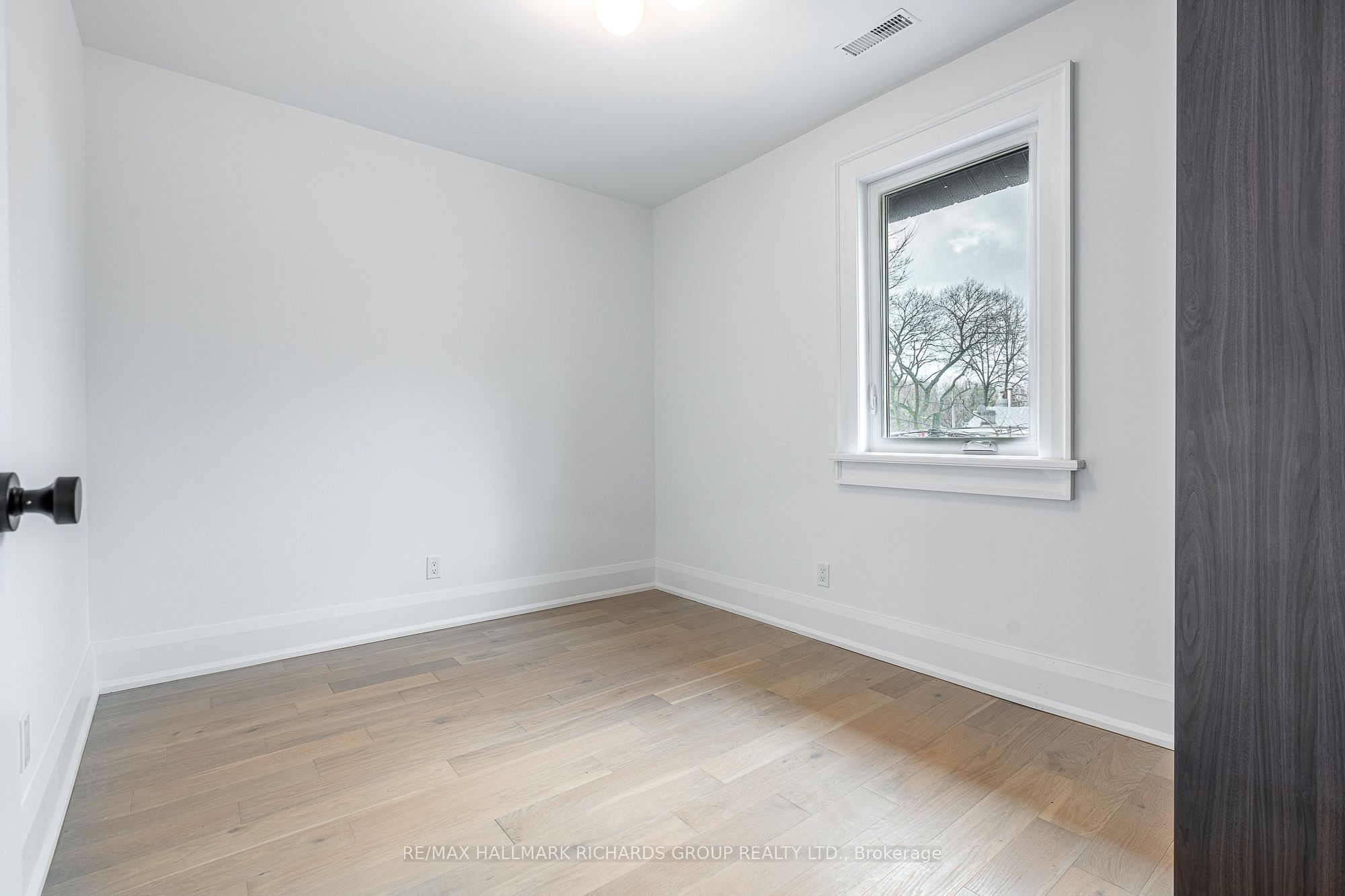 18-20 Wineva Avenue Property Photo 12