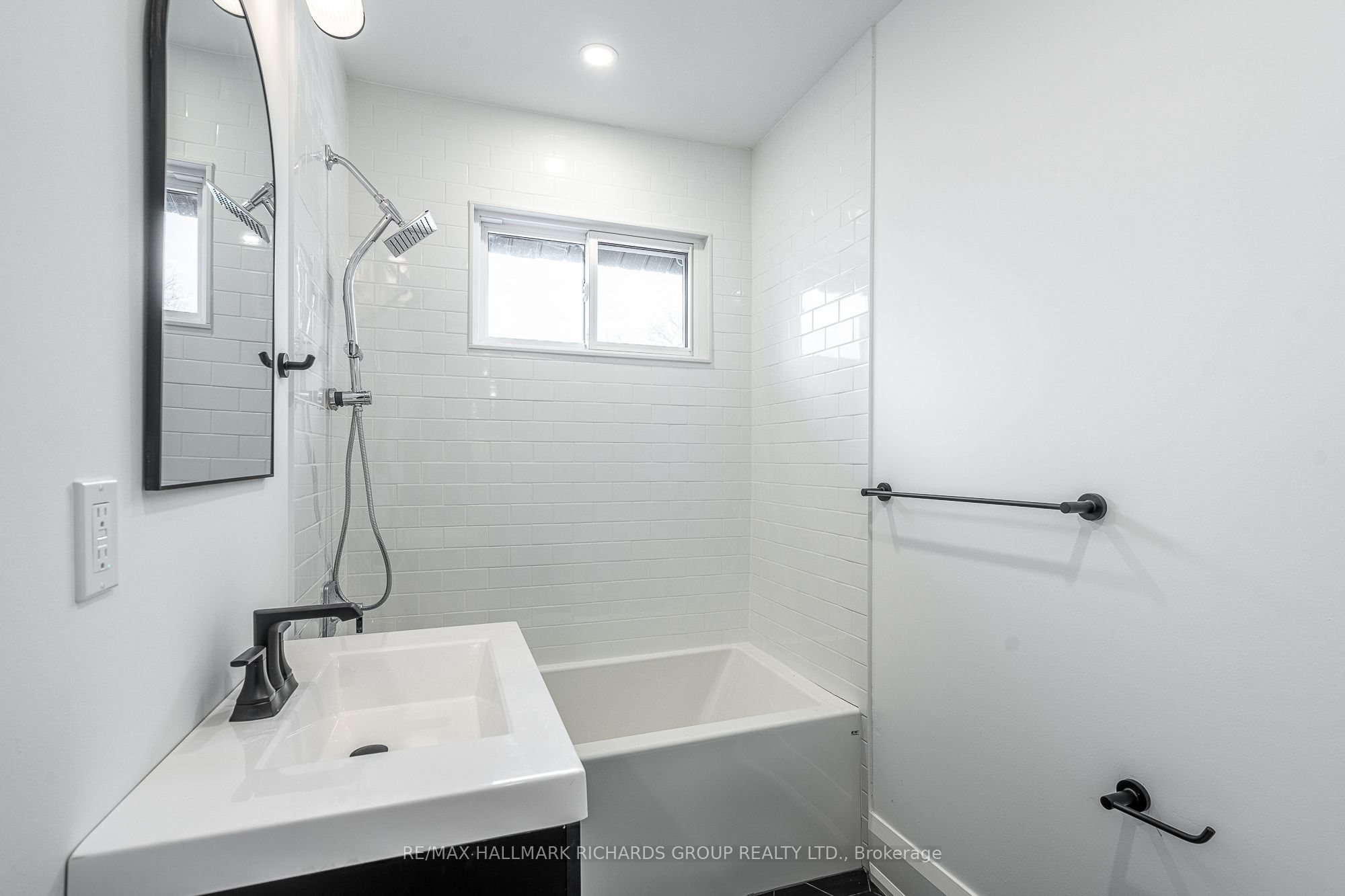 18-20 Wineva Avenue Property Photo 13