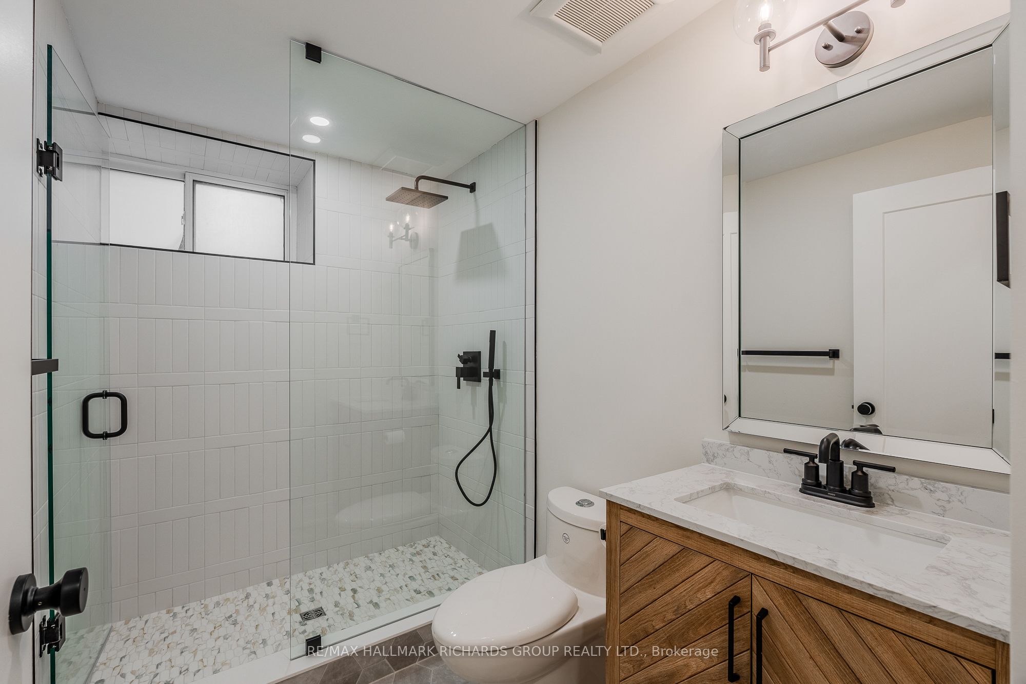18-20 Wineva Avenue Property Photo 20
