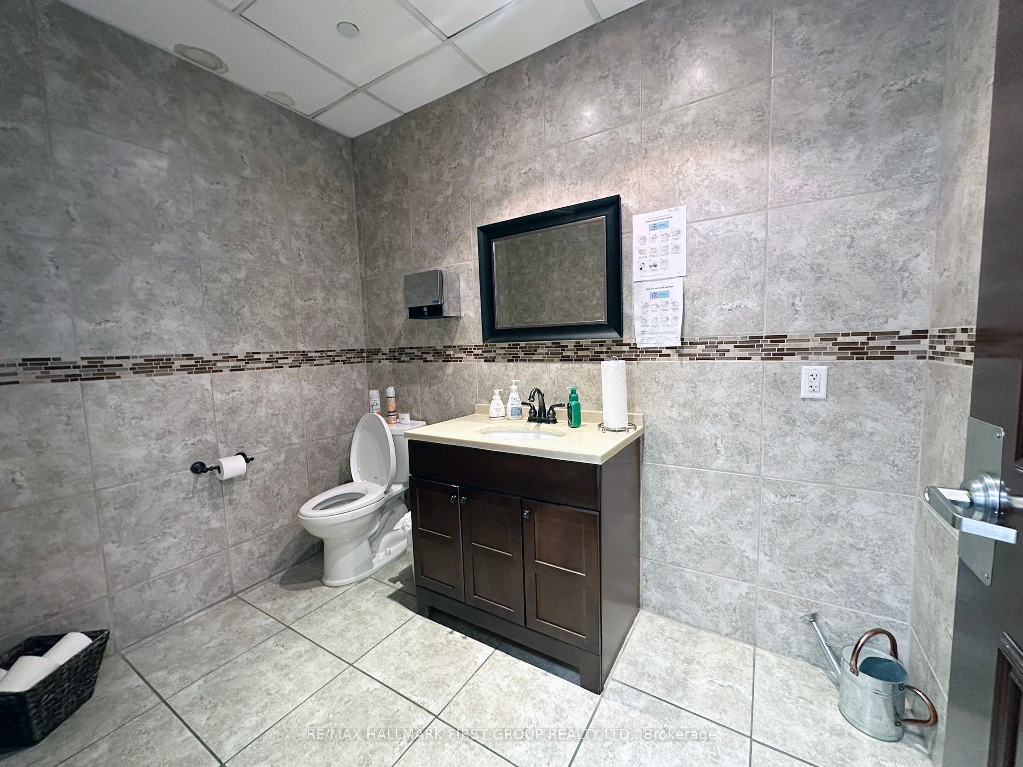 1735 Orangebrook Ct Property Photo 5