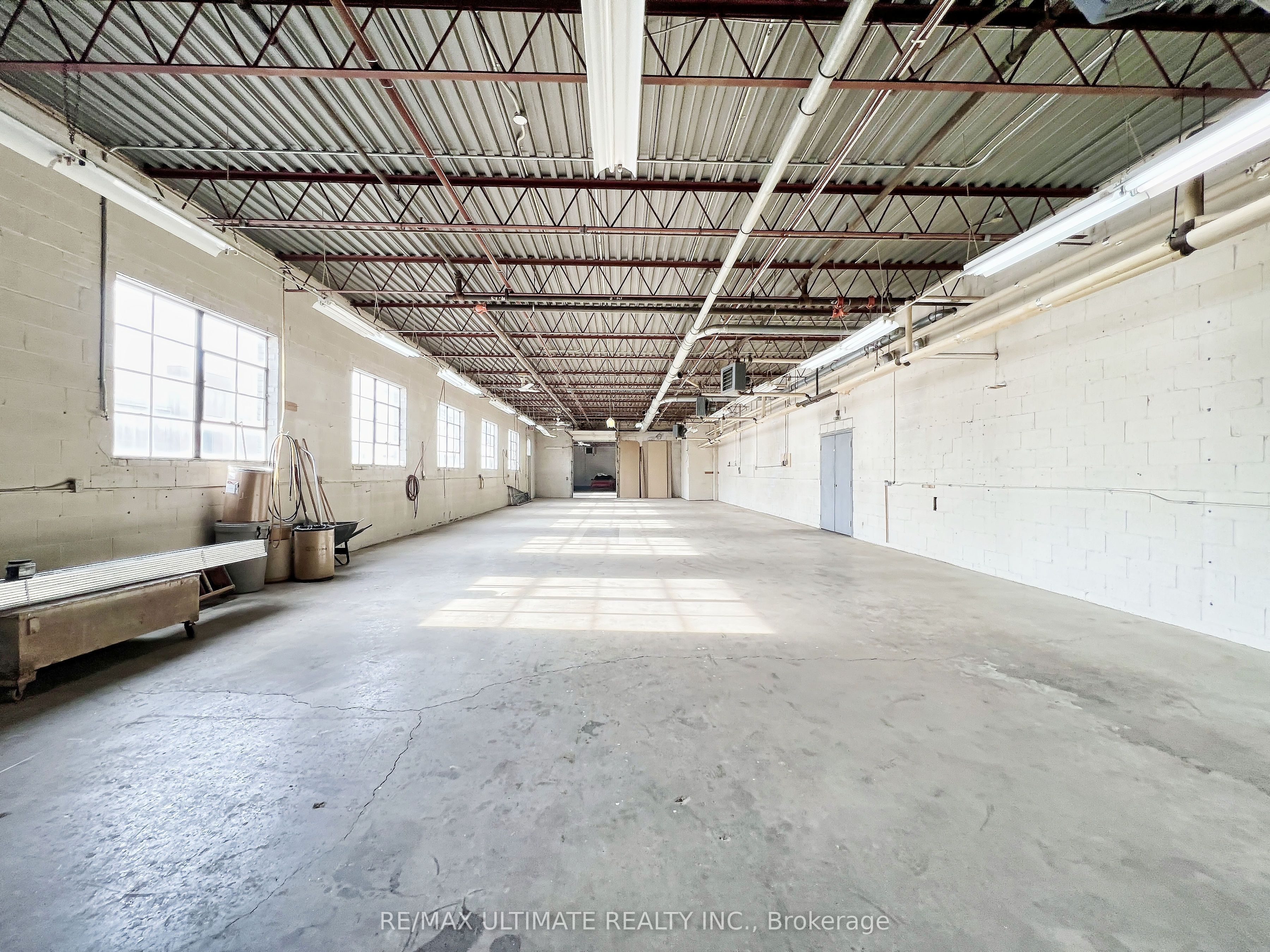 1560 Midland Avenue Property Photo 3