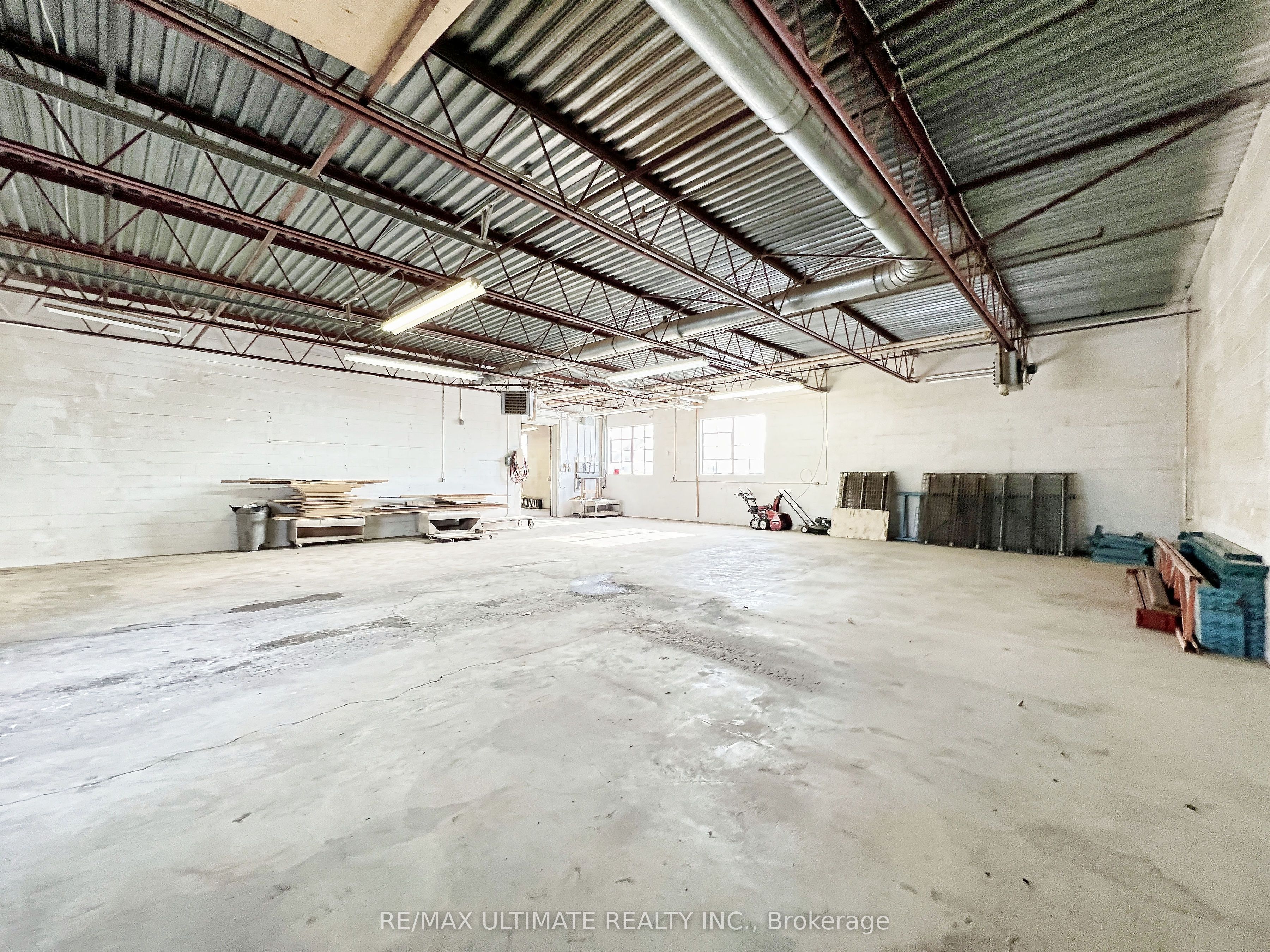 1560 Midland Avenue Property Photo 7