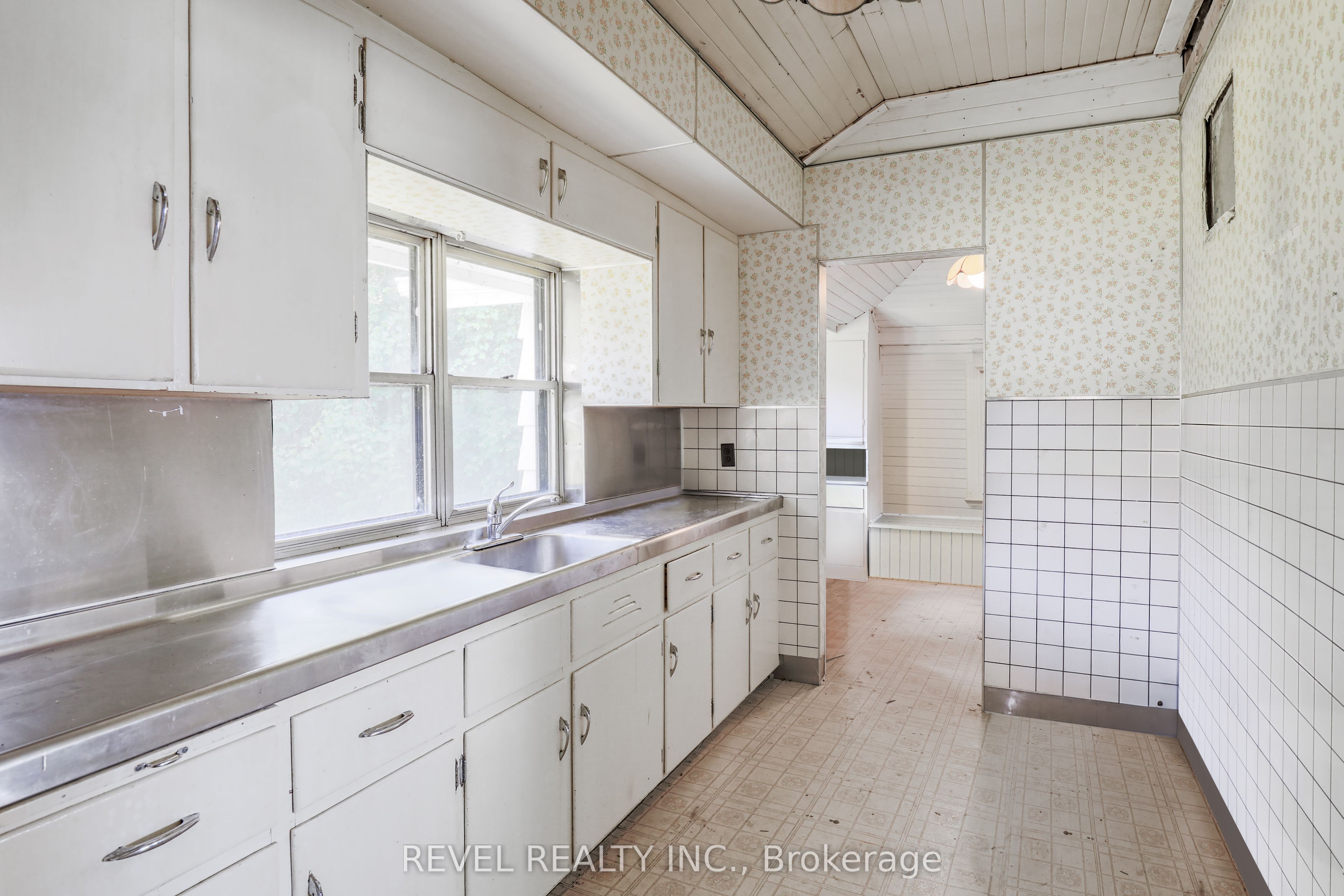 8 Johnstone Lane Property Photo 9