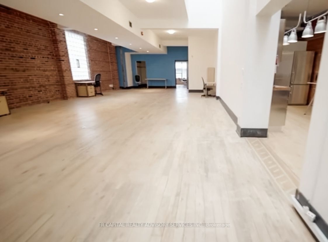#200 - 909 Queen Street Property Photo 2