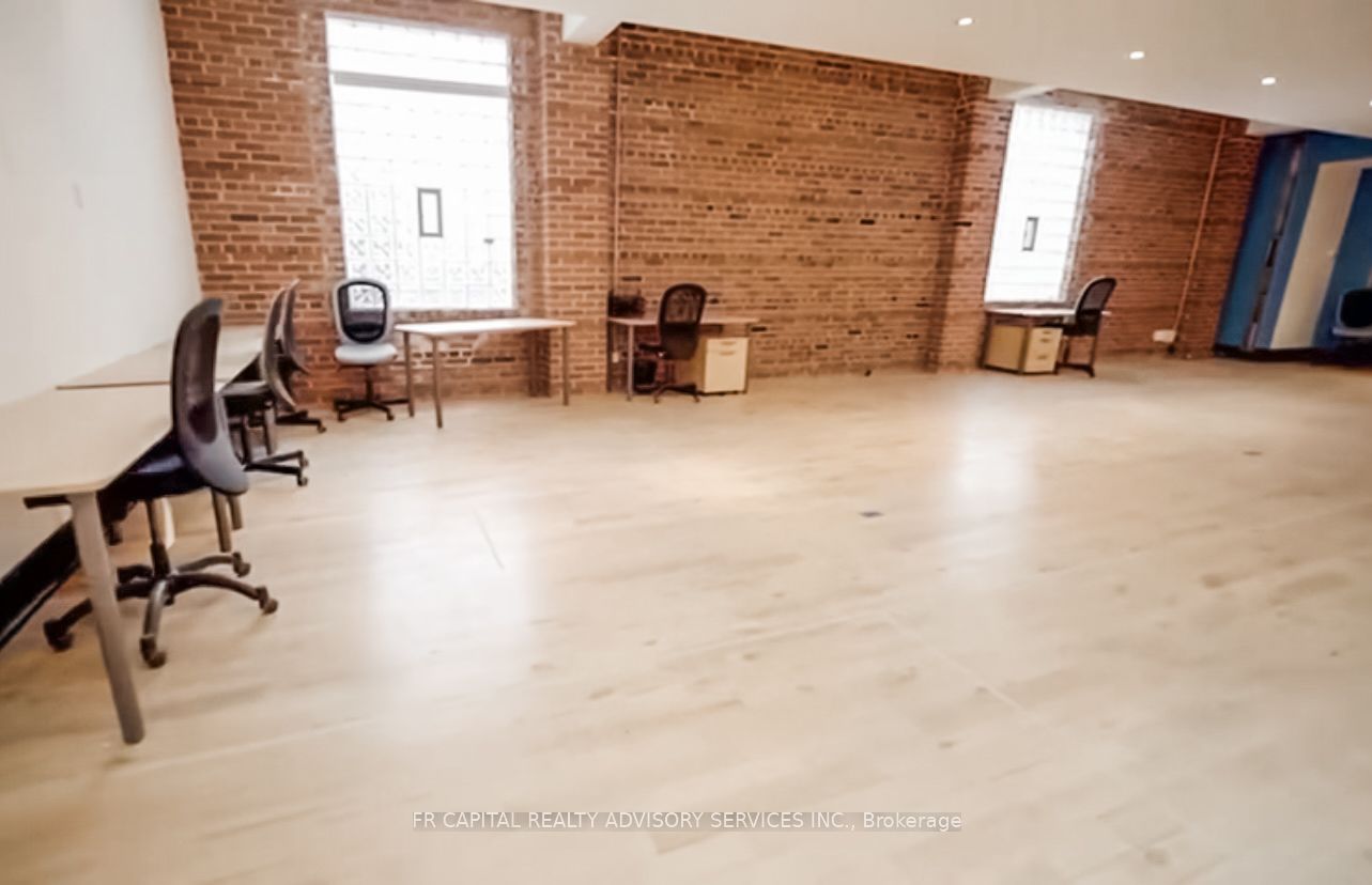 #200 - 909 Queen Street Property Photo 3