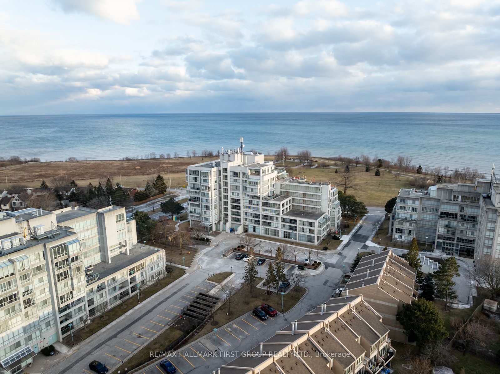 #413 - 45 Cumberland Lane Property Photo 1