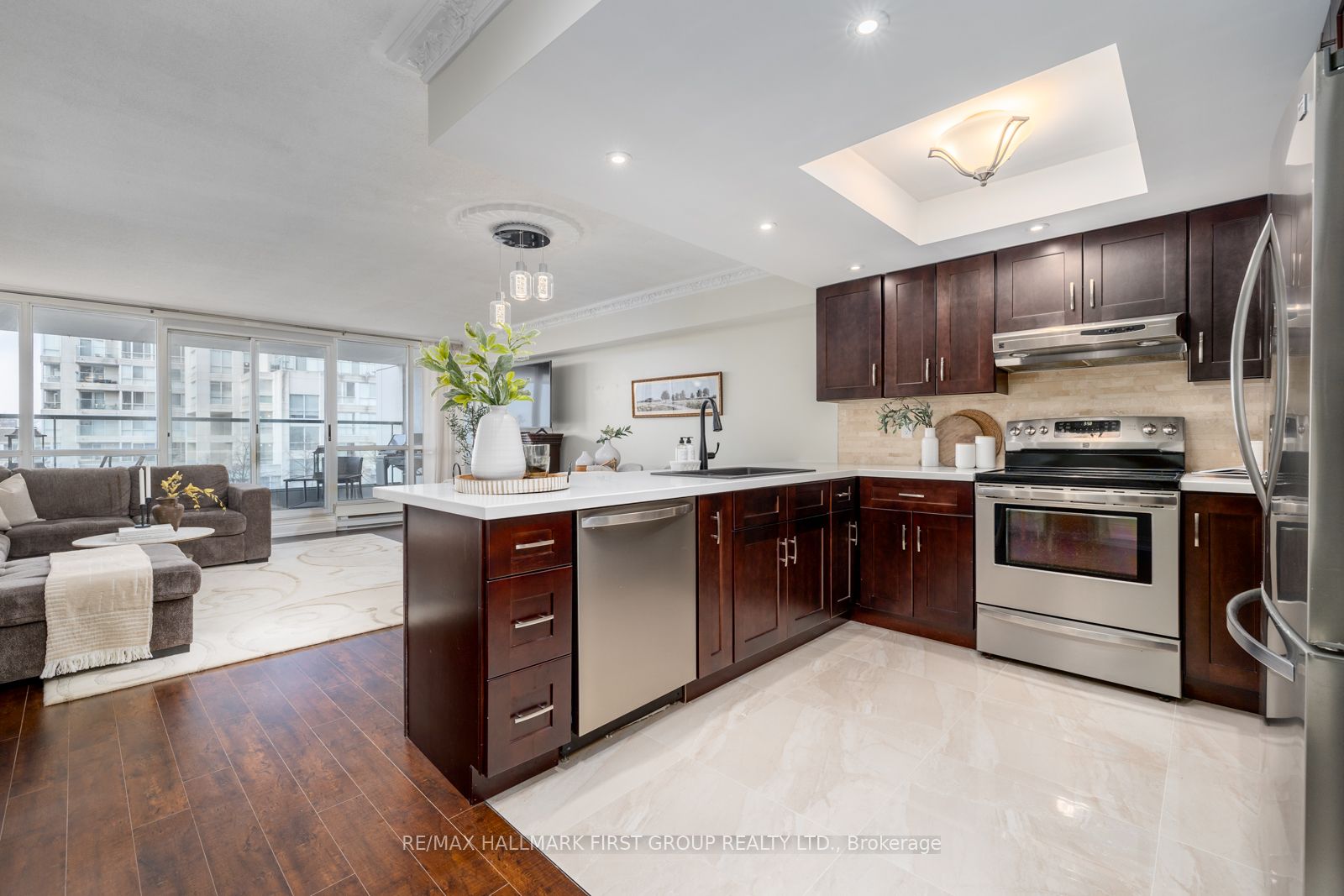 #413 - 45 Cumberland Lane Property Photo 2