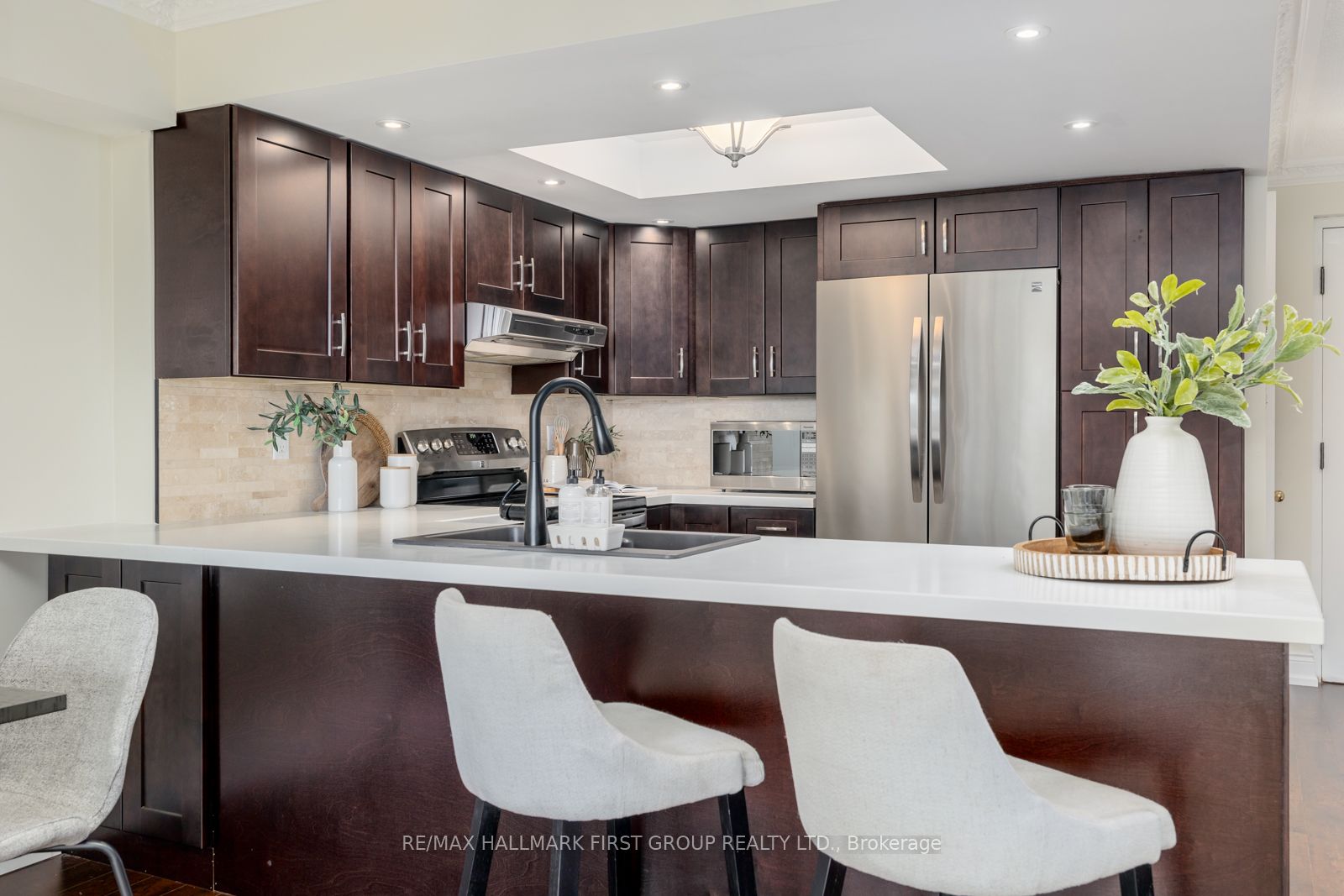 #413 - 45 Cumberland Lane Property Photo 3