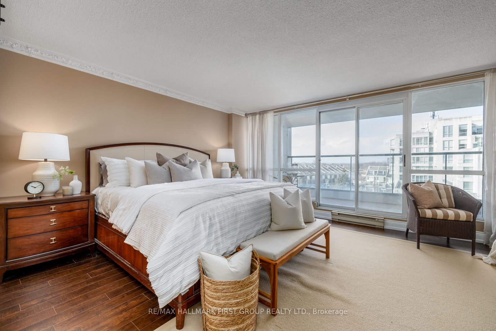 #413 - 45 Cumberland Lane Property Photo 9
