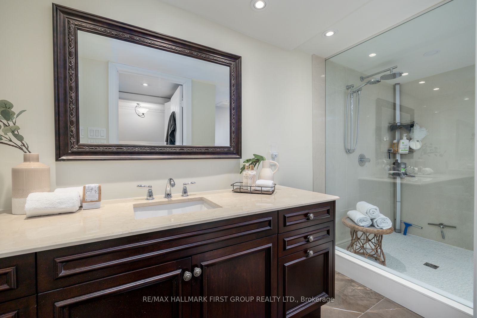#413 - 45 Cumberland Lane Property Photo 12