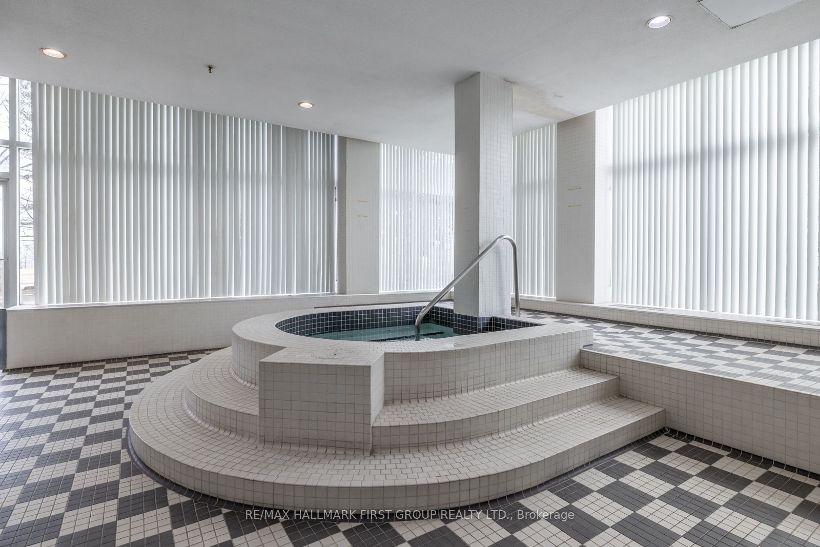 #413 - 45 Cumberland Lane Property Photo 19
