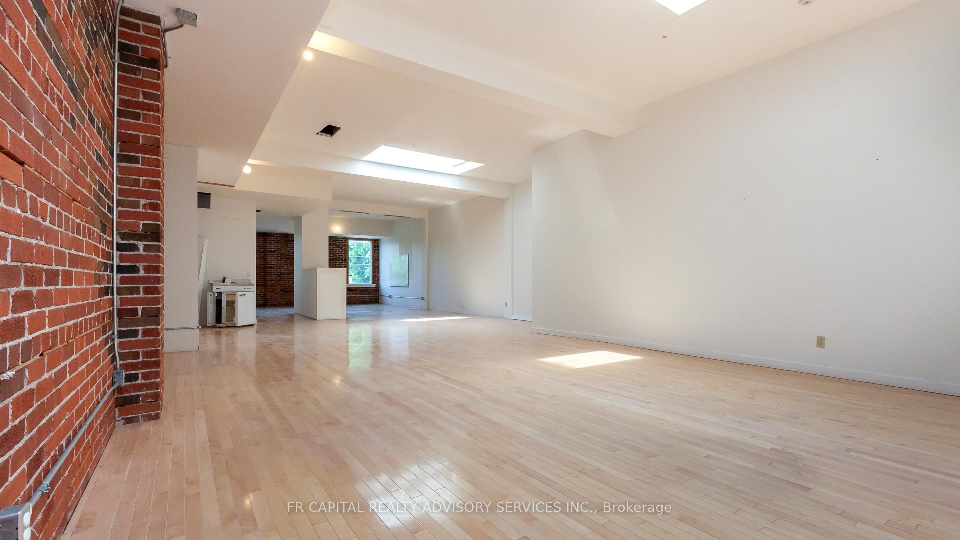 #301 - 909 Queen Street Property Photo 2