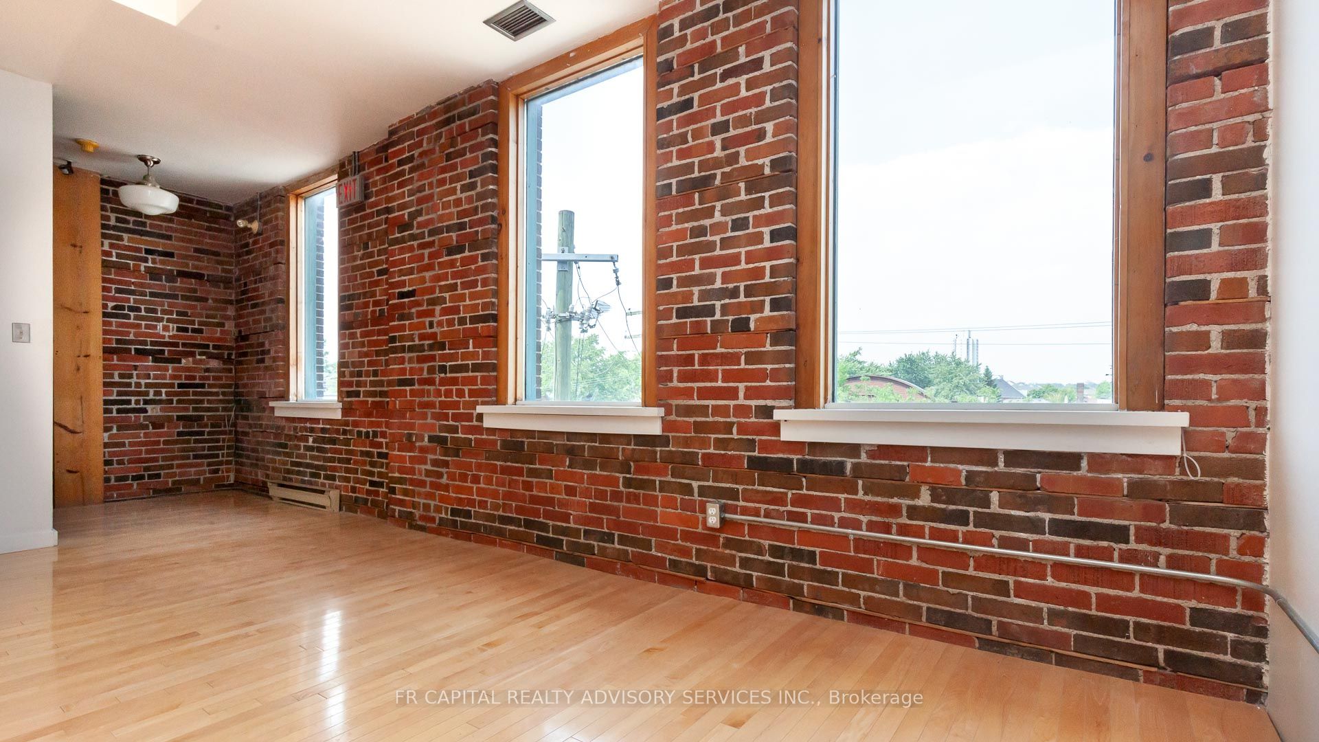 #301 - 909 Queen Street Property Photo 3