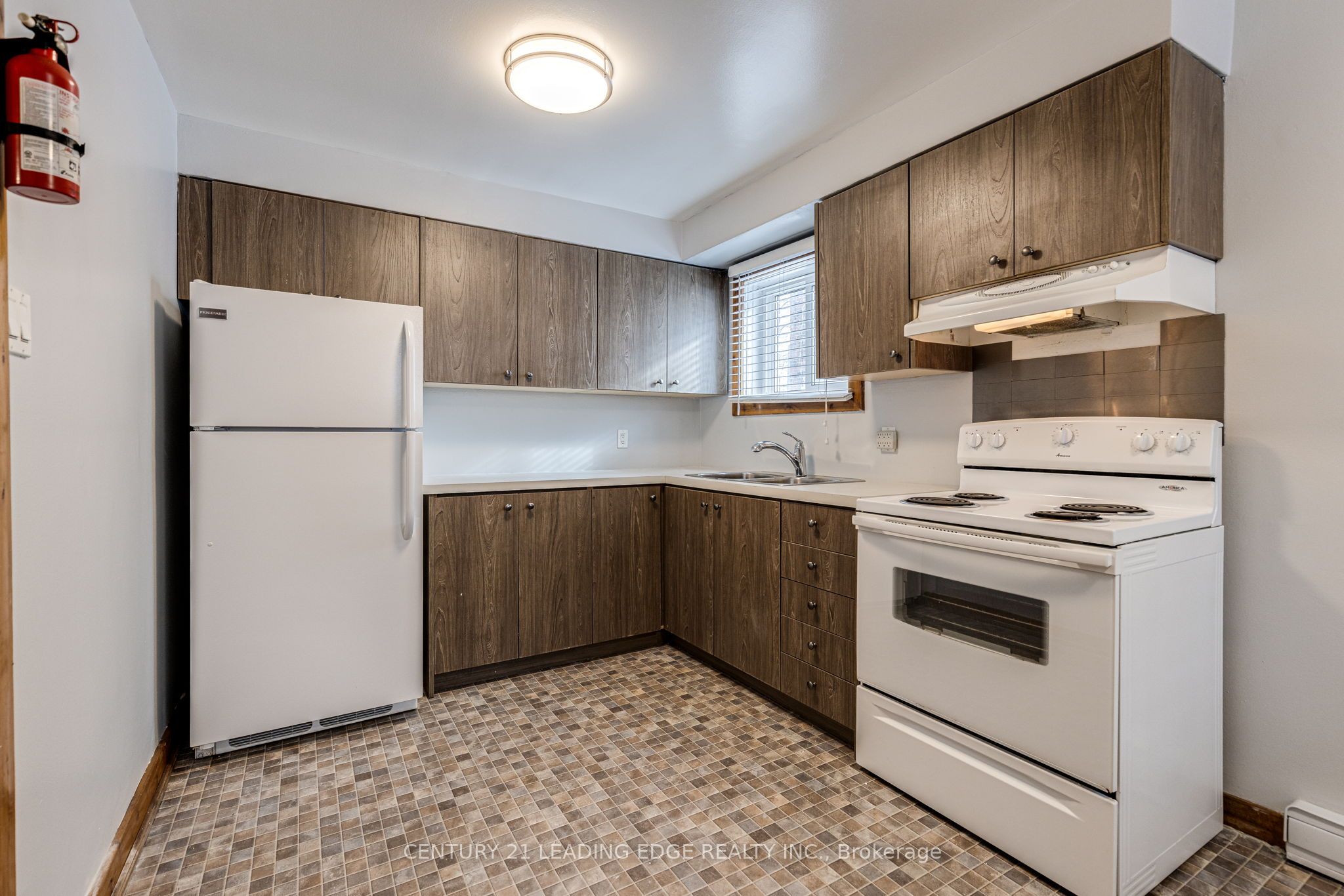 #1 - 796 Midland Avenue Property Photo 4