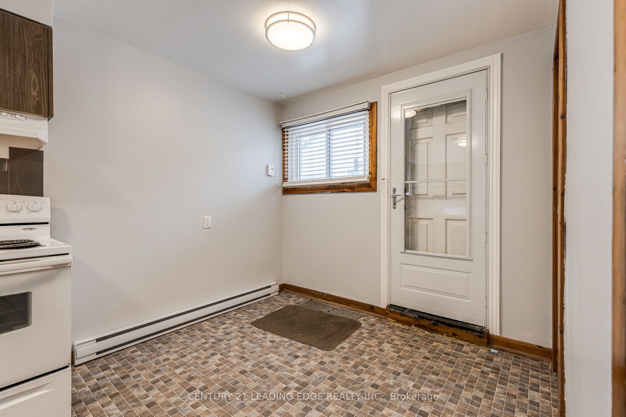 #1 - 796 Midland Avenue Property Photo 6