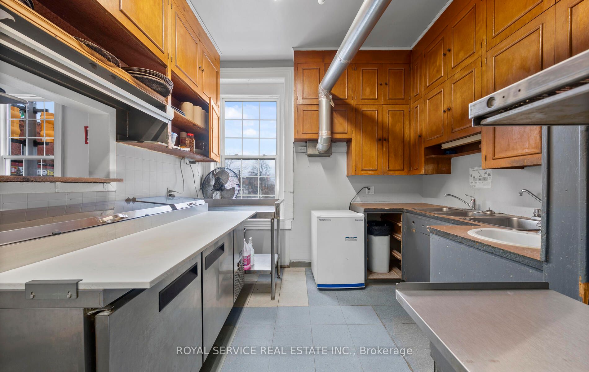 4 King Ave E Property Photo 13