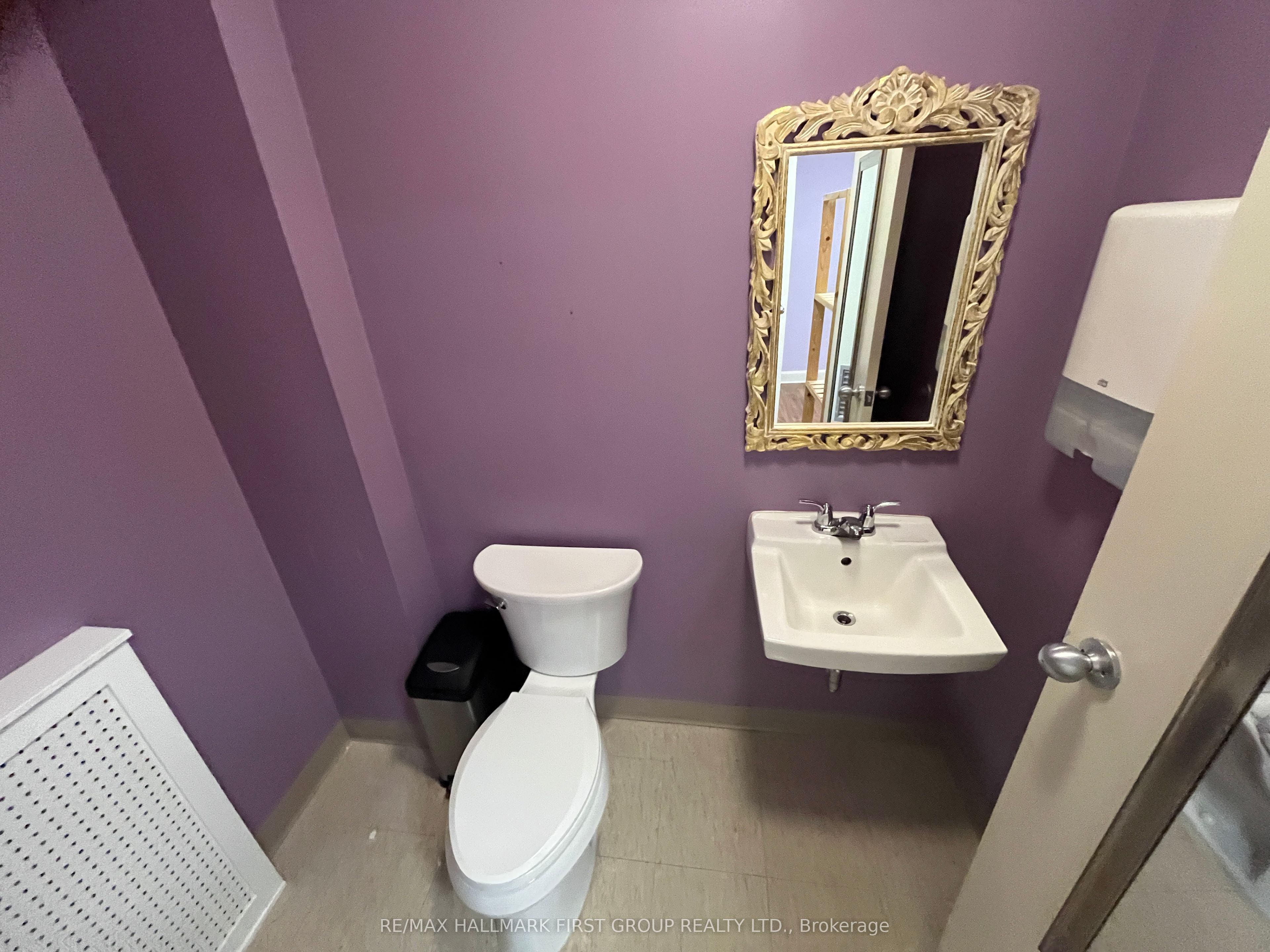 209 Dundas St E Property Photo 5