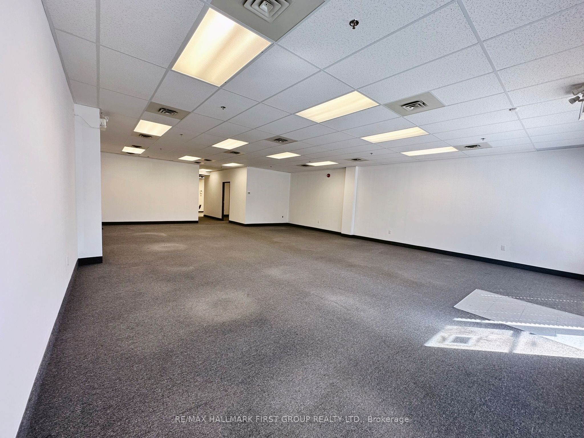 ##8 - 209 Dundas Street Property Photo 4
