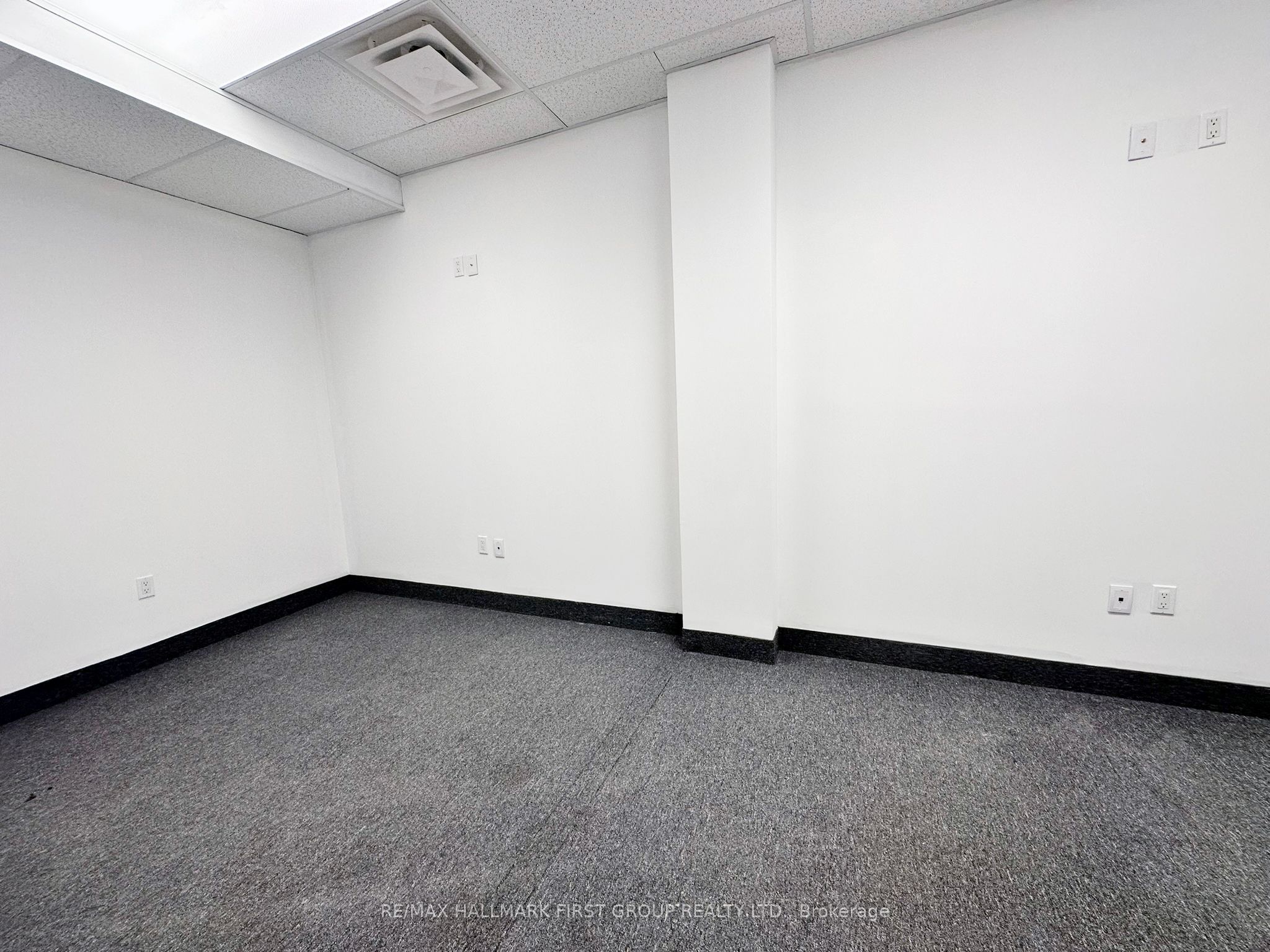 ##8 - 209 Dundas Street Property Photo 5