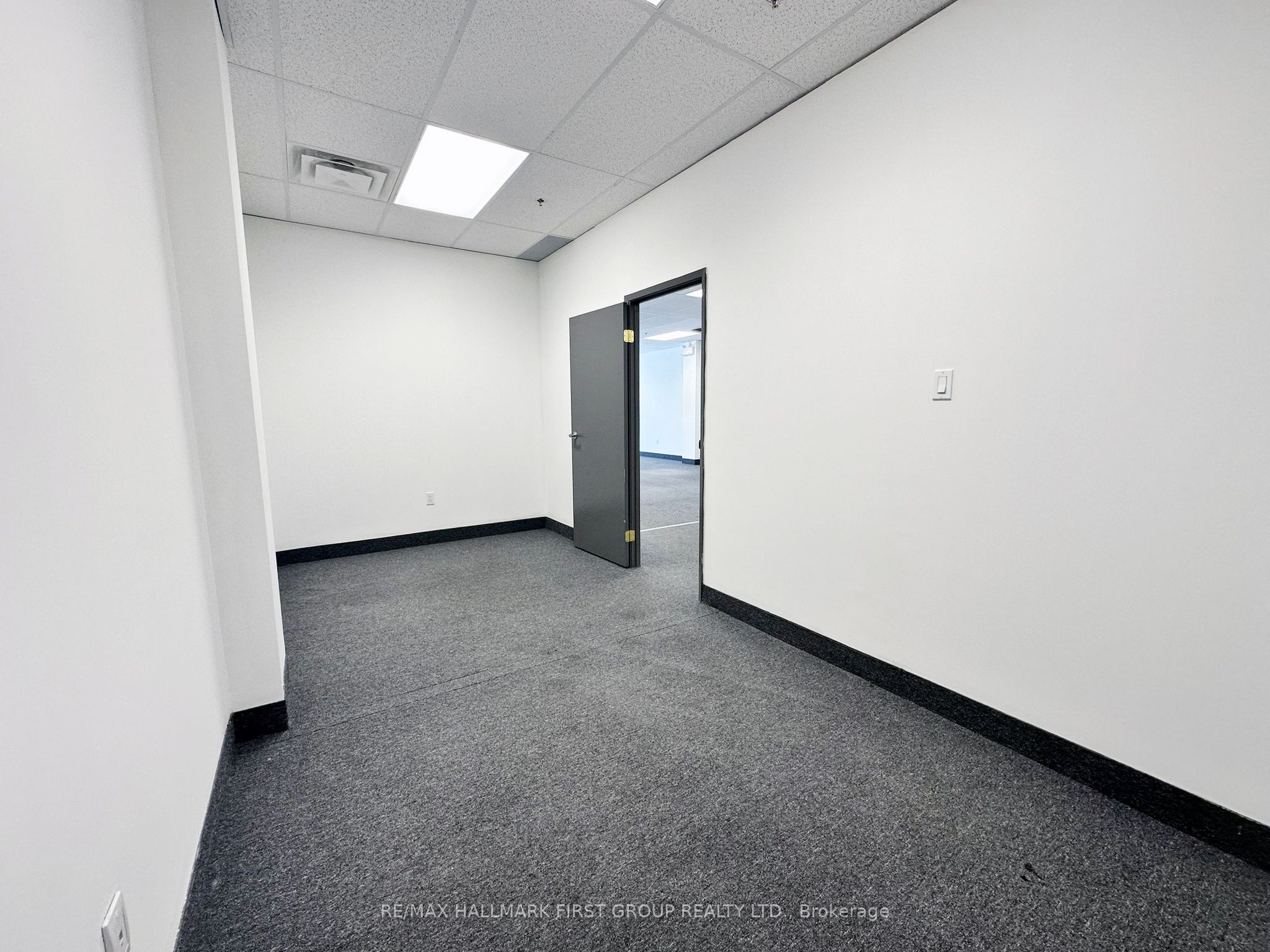 ##8 - 209 Dundas Street Property Photo 7