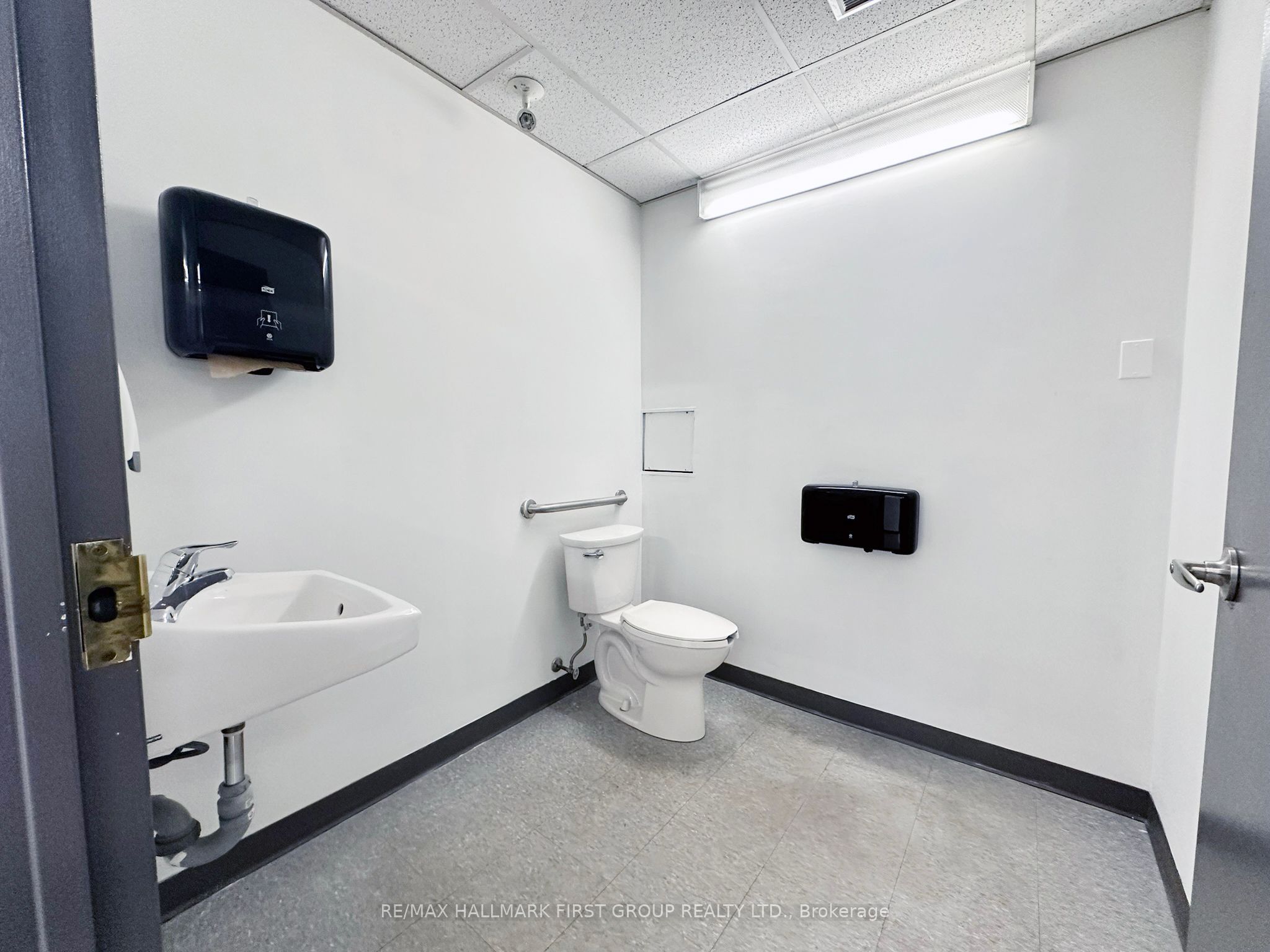 ##8 - 209 Dundas Street Property Photo 12