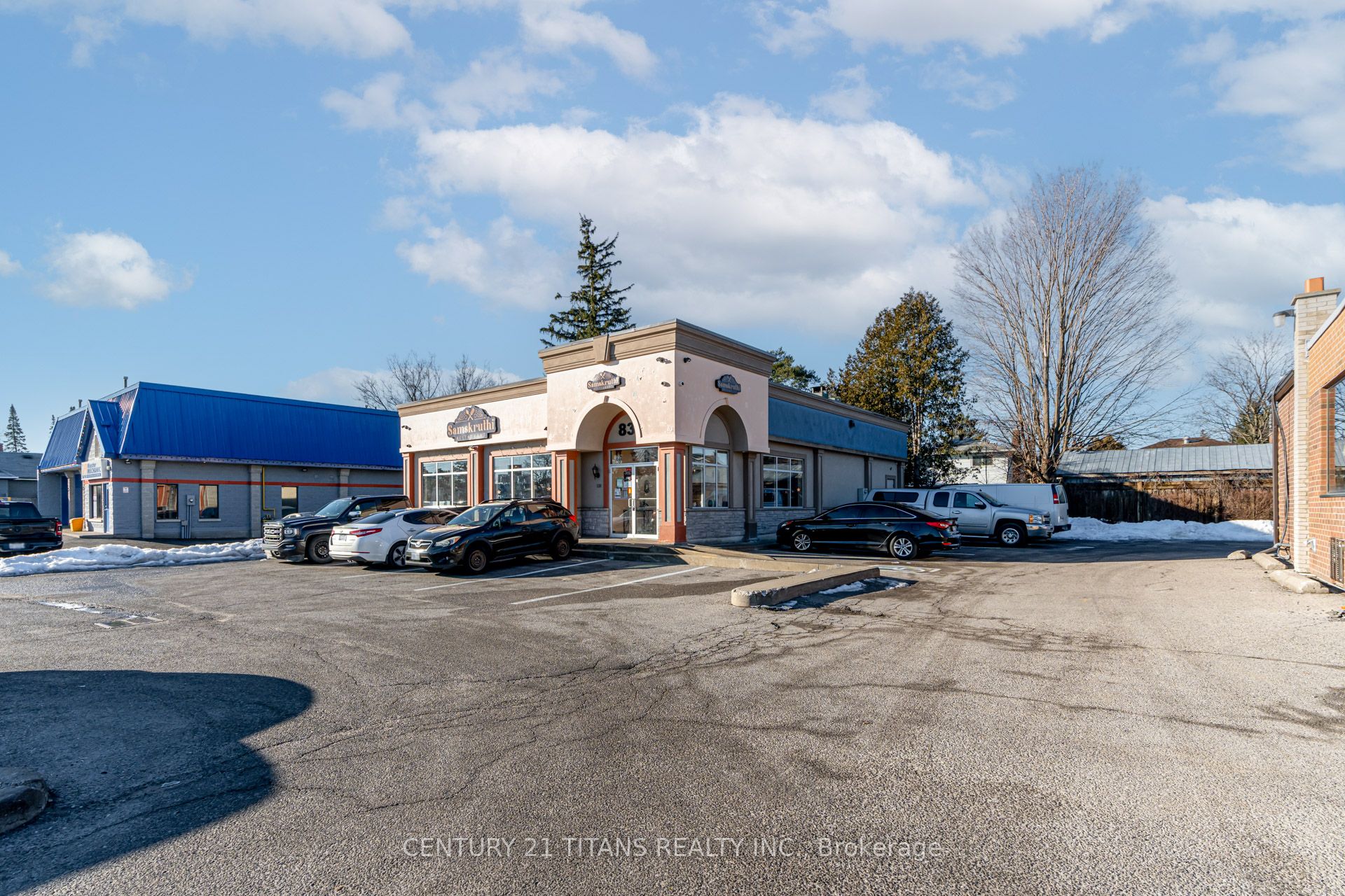 836 Brock St N Property Photo 2