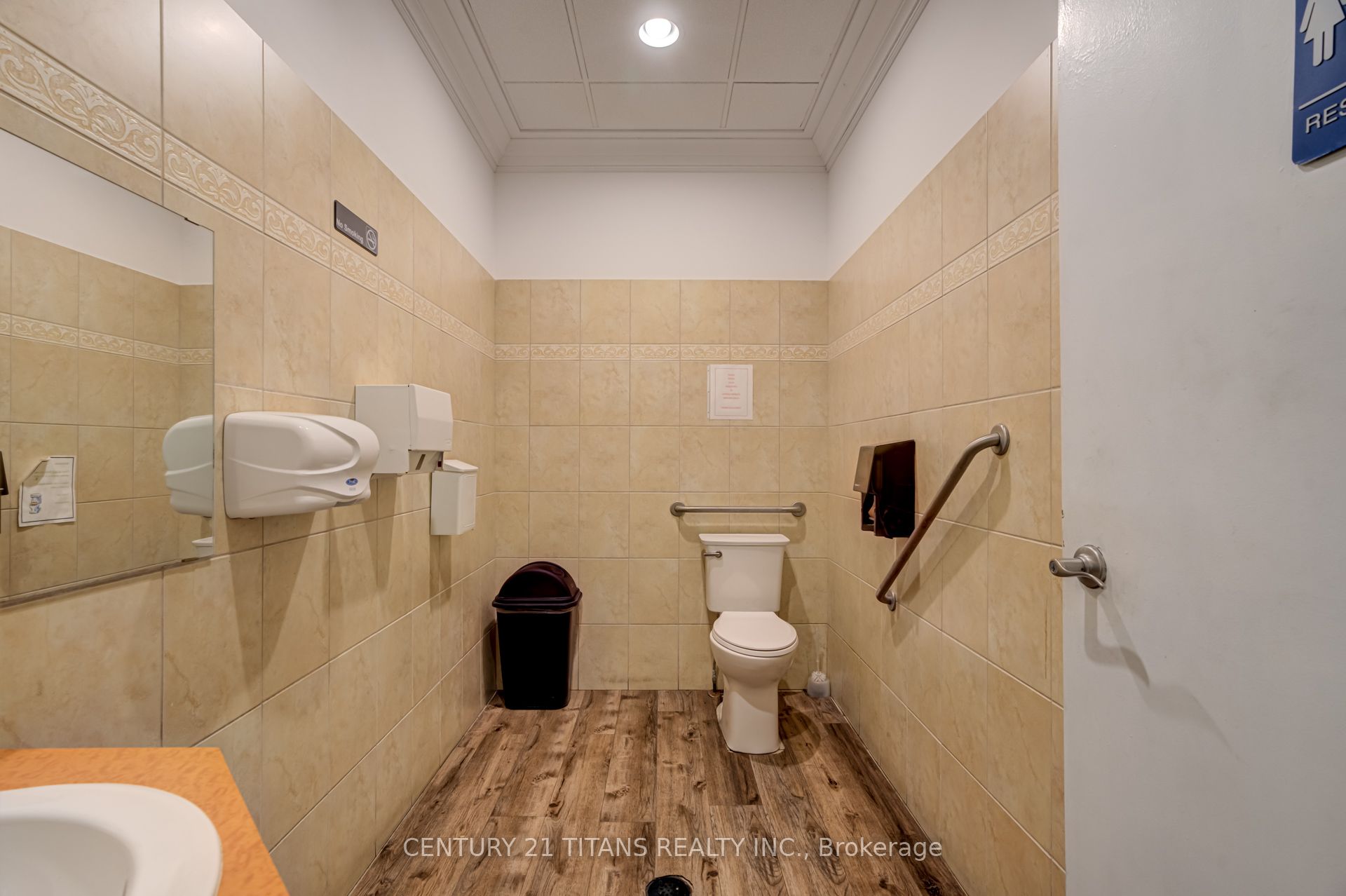 836 Brock St N Property Photo 23