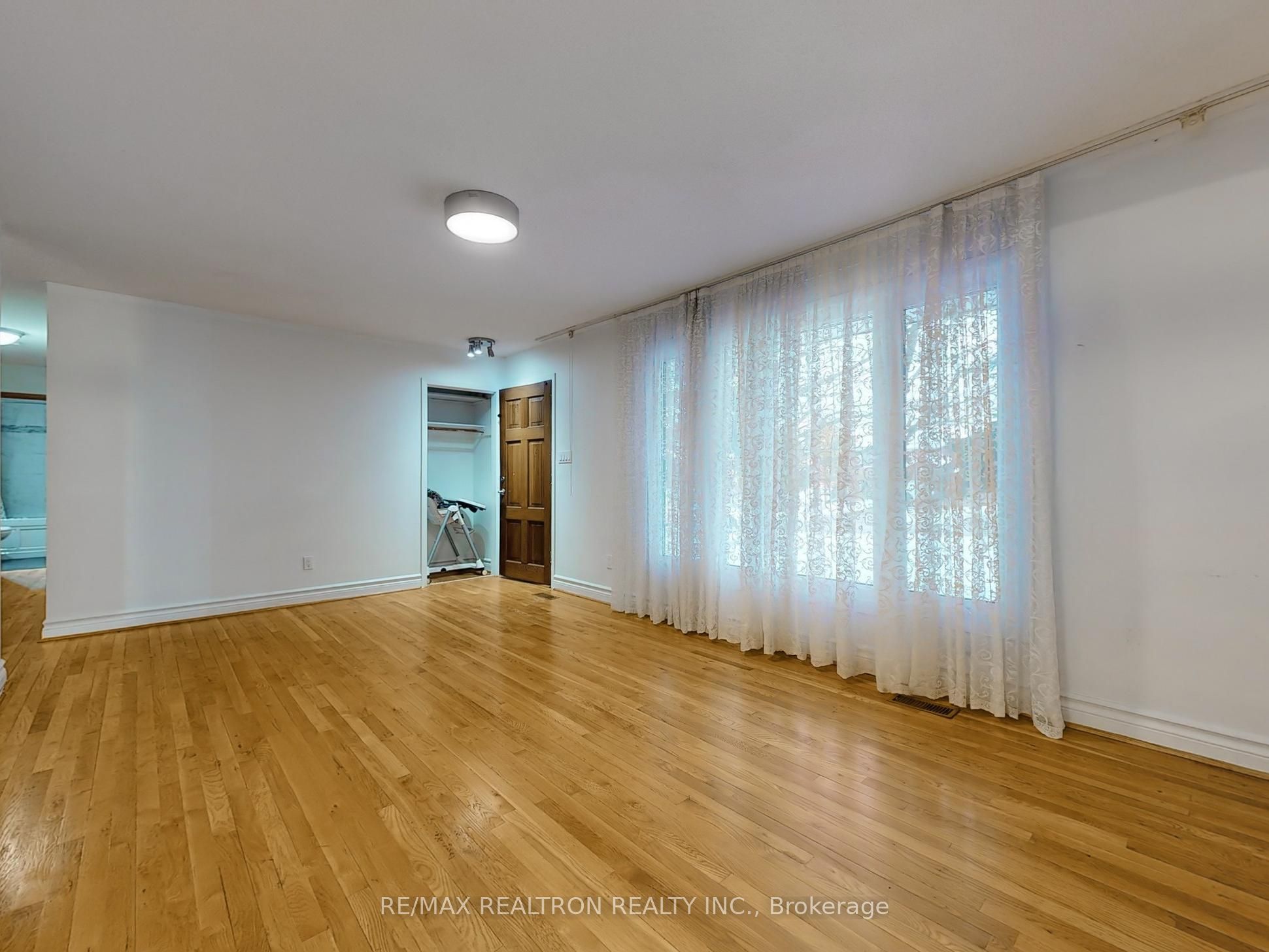 558 Sheppard Avenue Property Photo 6
