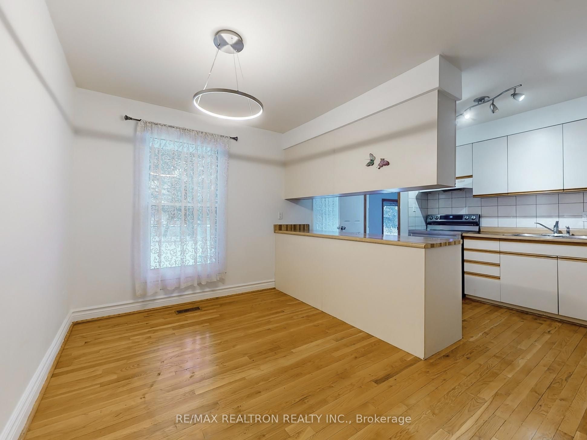 558 Sheppard Avenue Property Photo 7