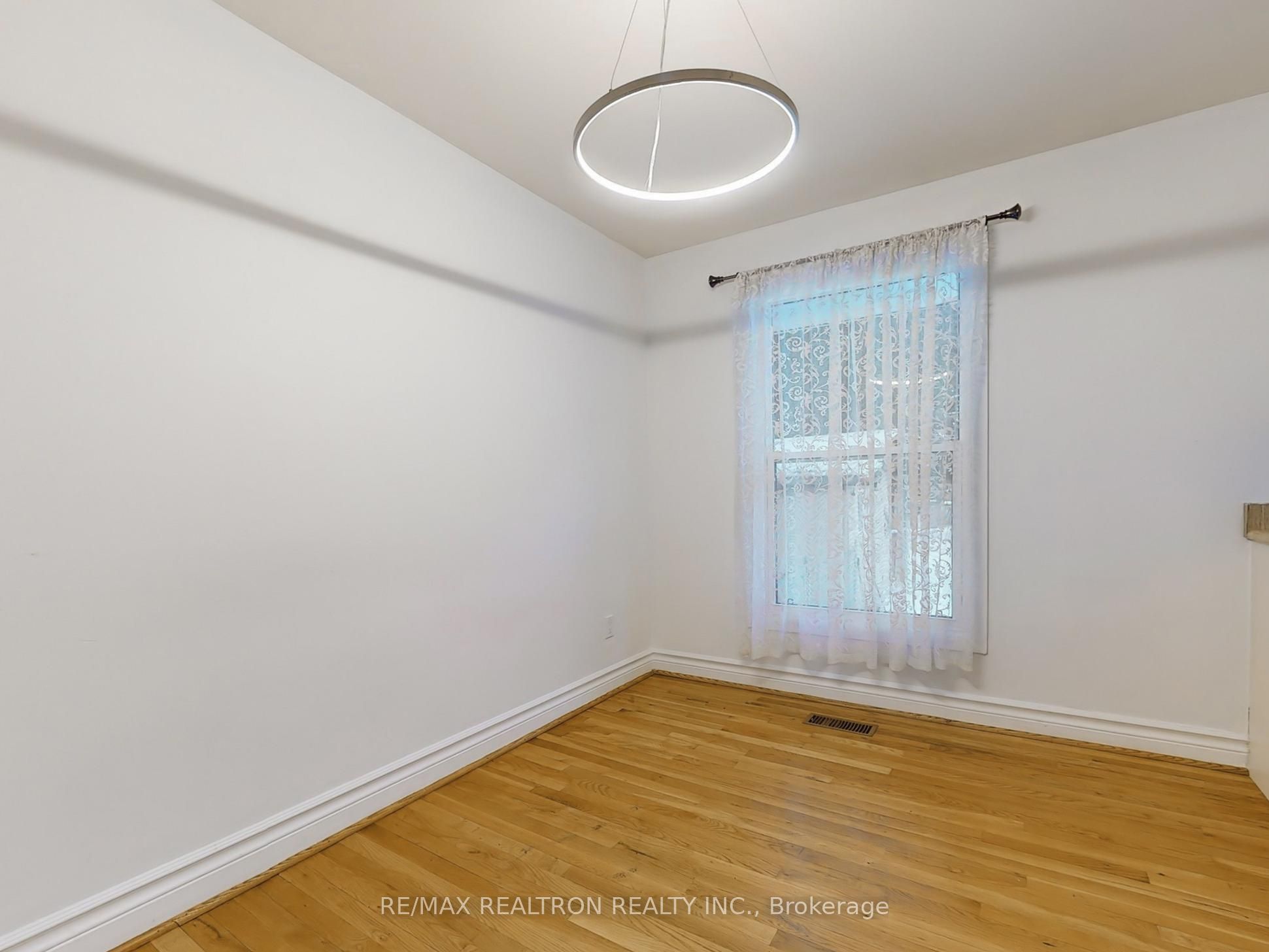 558 Sheppard Avenue Property Photo 8