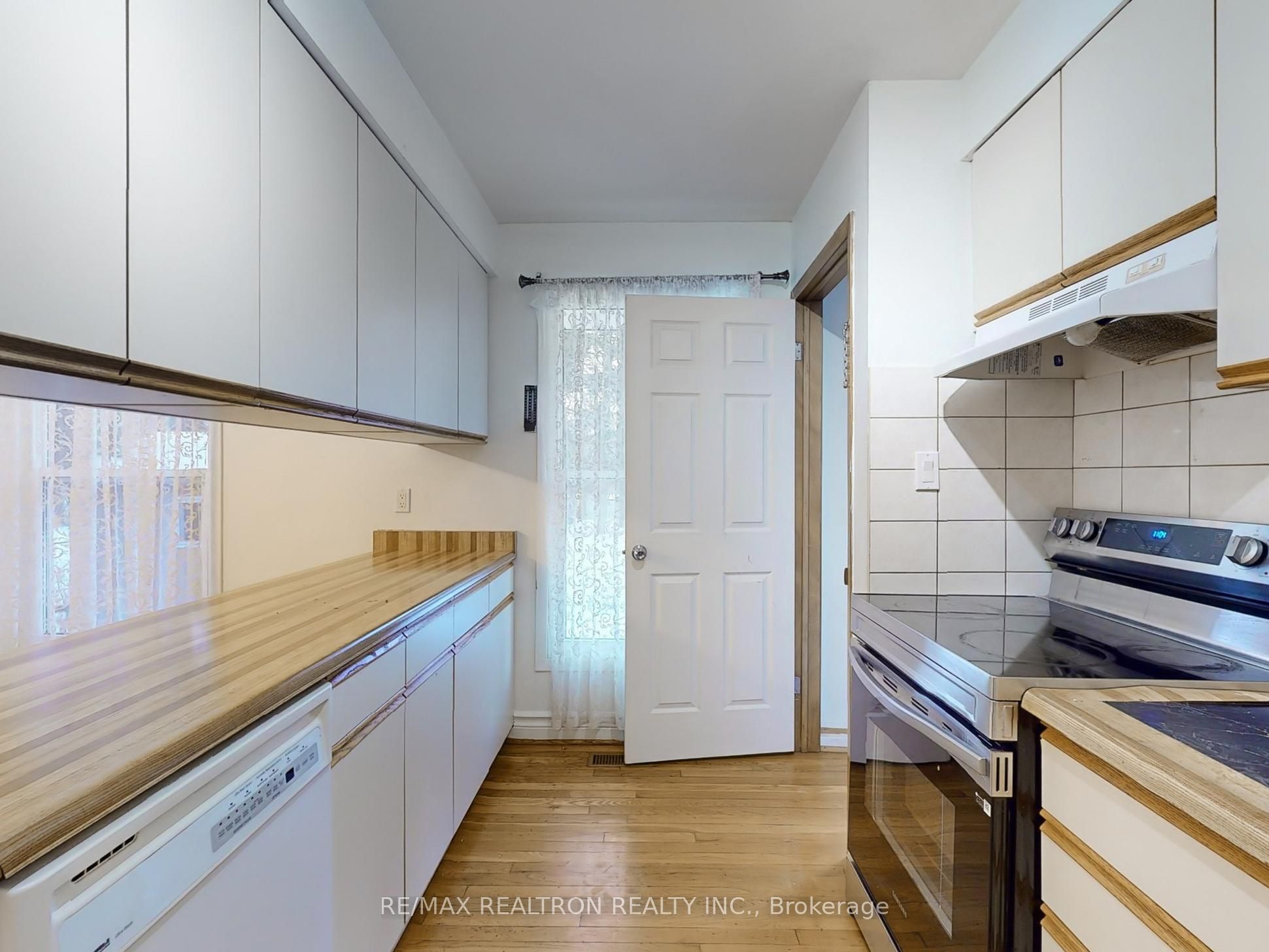 558 Sheppard Avenue Property Photo 11