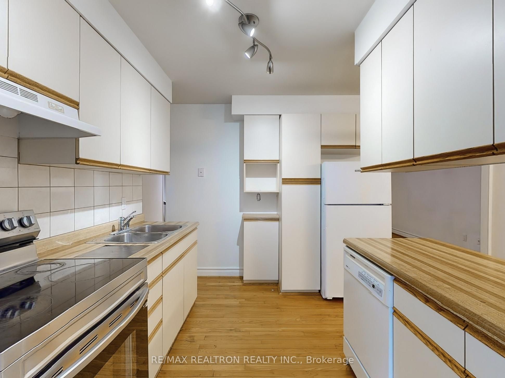558 Sheppard Avenue Property Photo 12