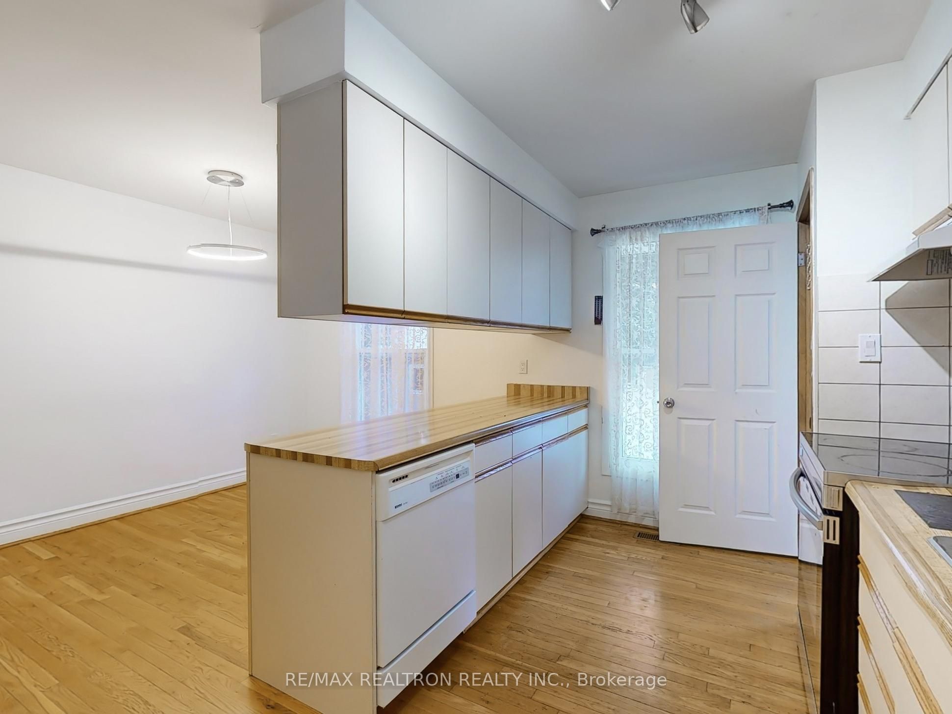 558 Sheppard Avenue Property Photo 13