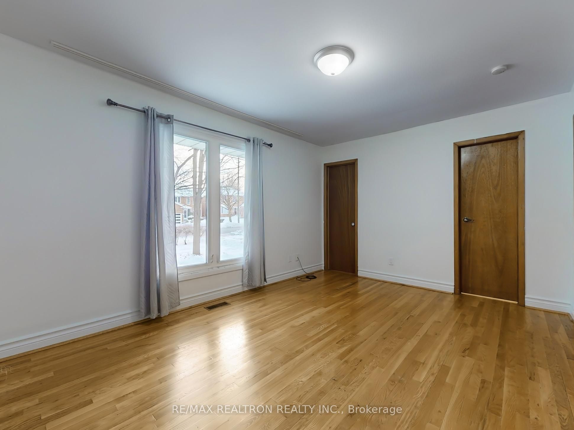 558 Sheppard Avenue Property Photo 14