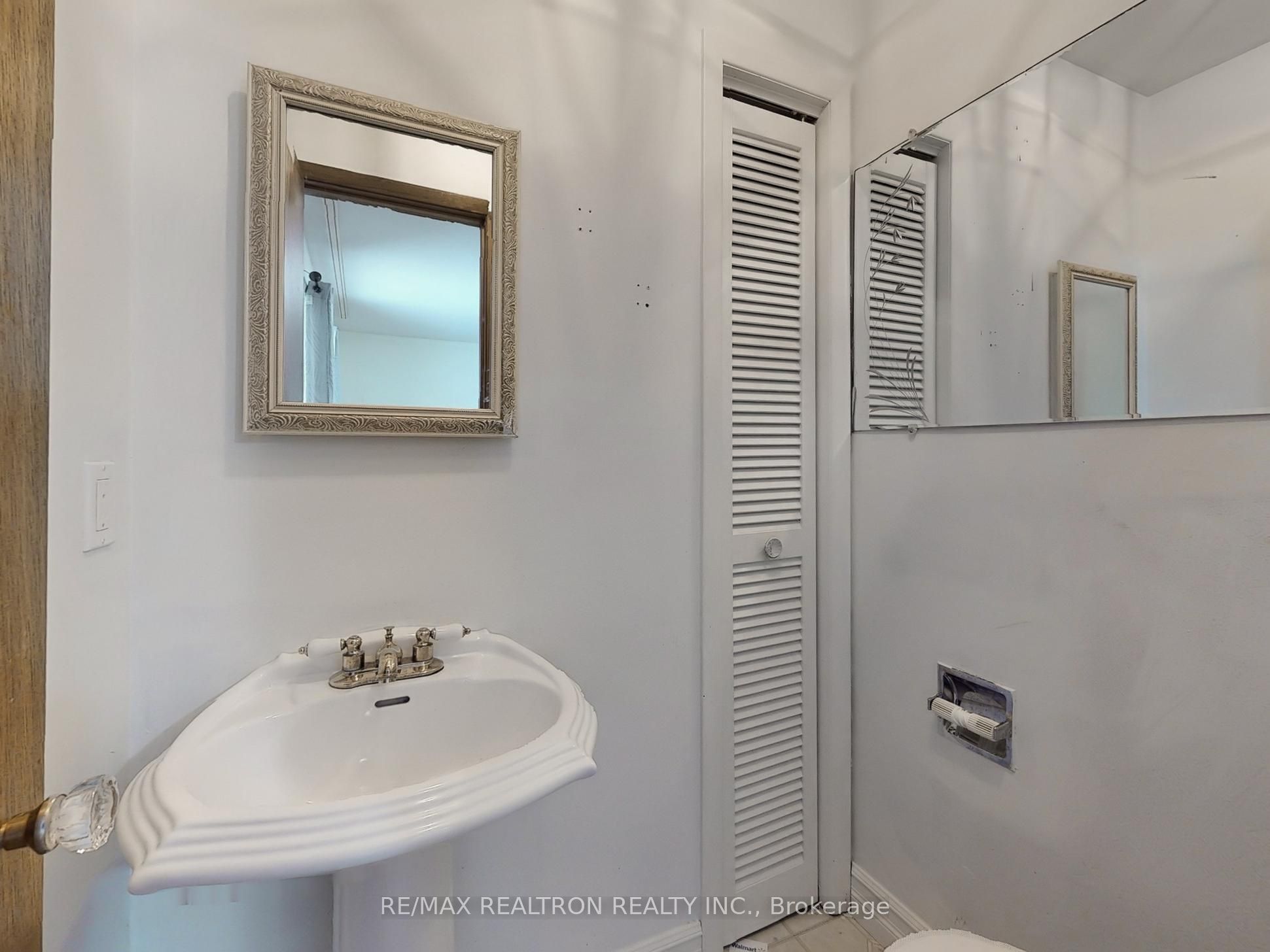 558 Sheppard Avenue Property Photo 16
