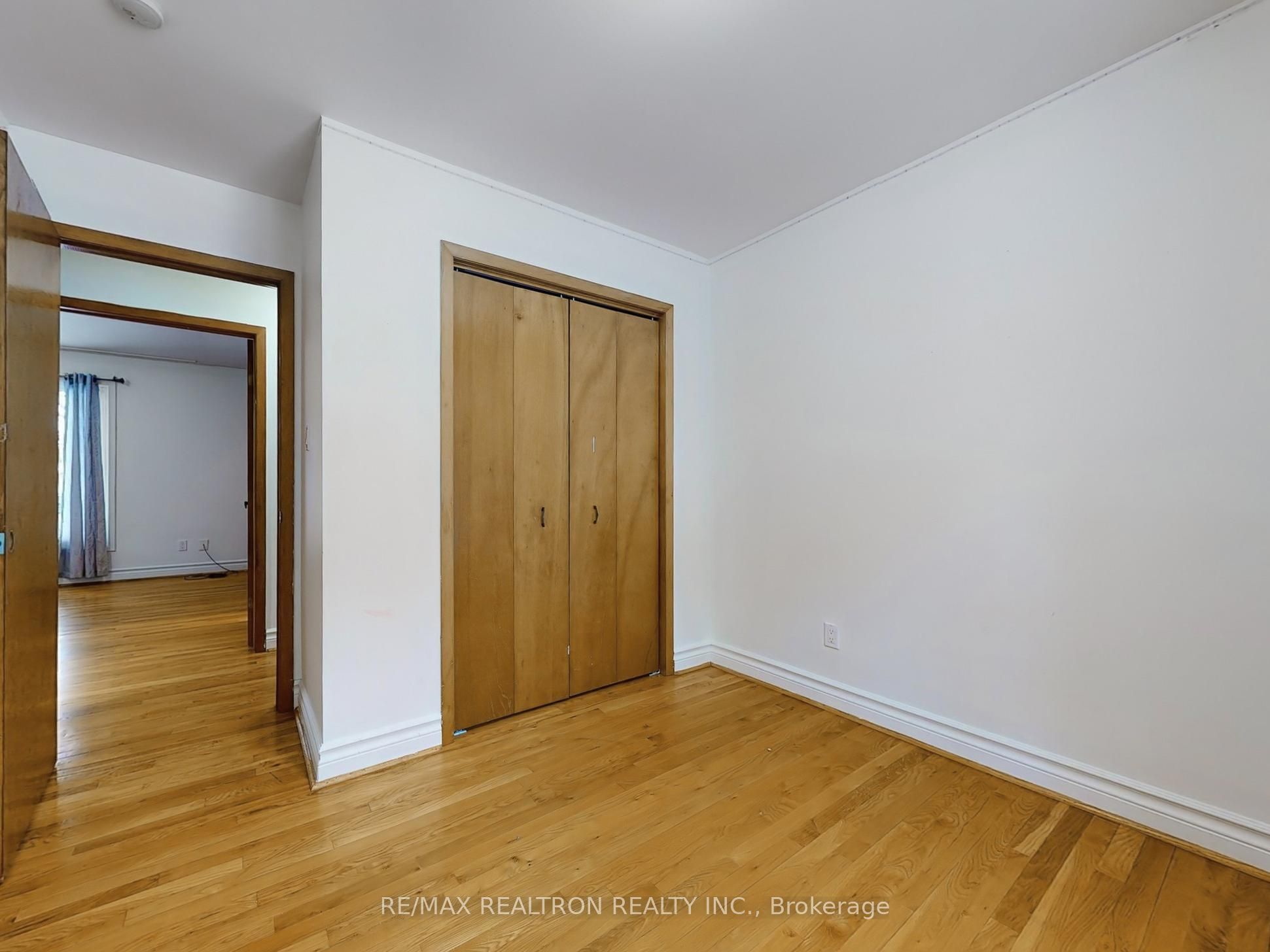 558 Sheppard Avenue Property Photo 18