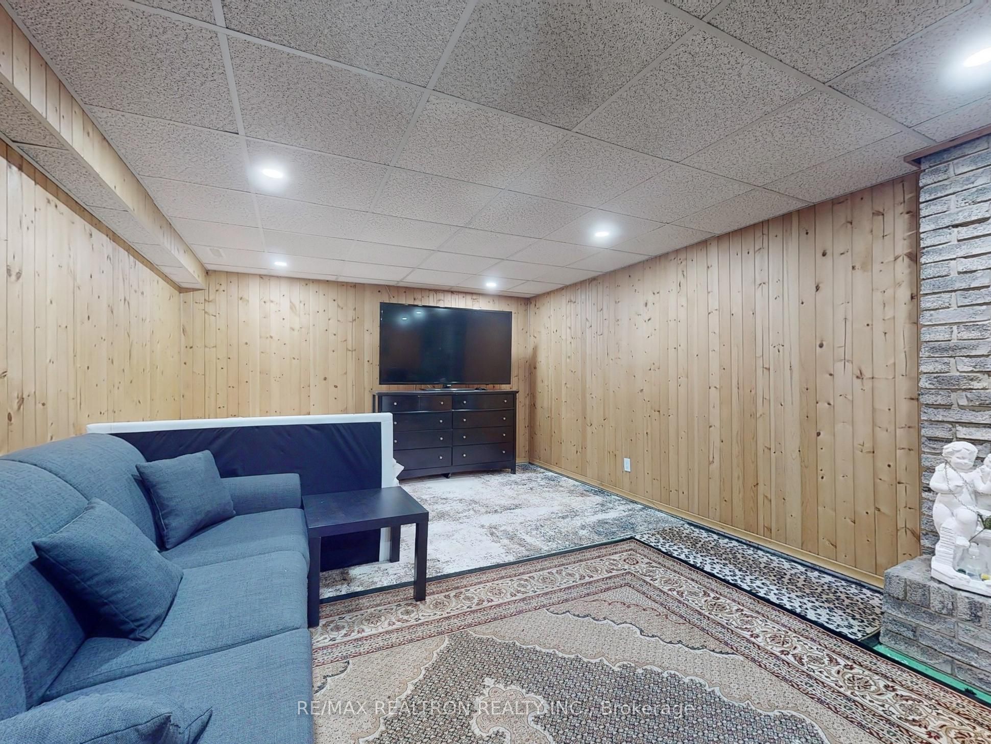 558 Sheppard Avenue Property Photo 24