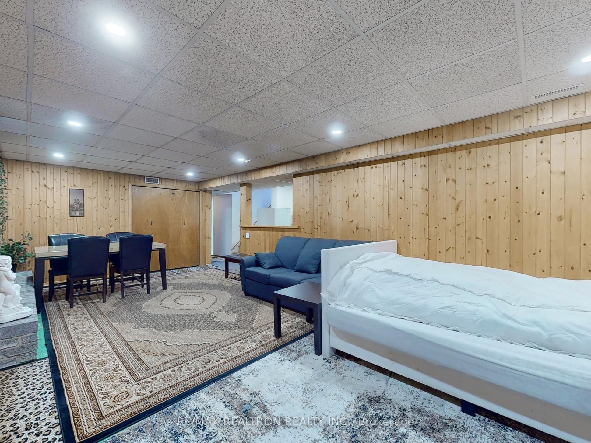 558 Sheppard Avenue Property Photo 25