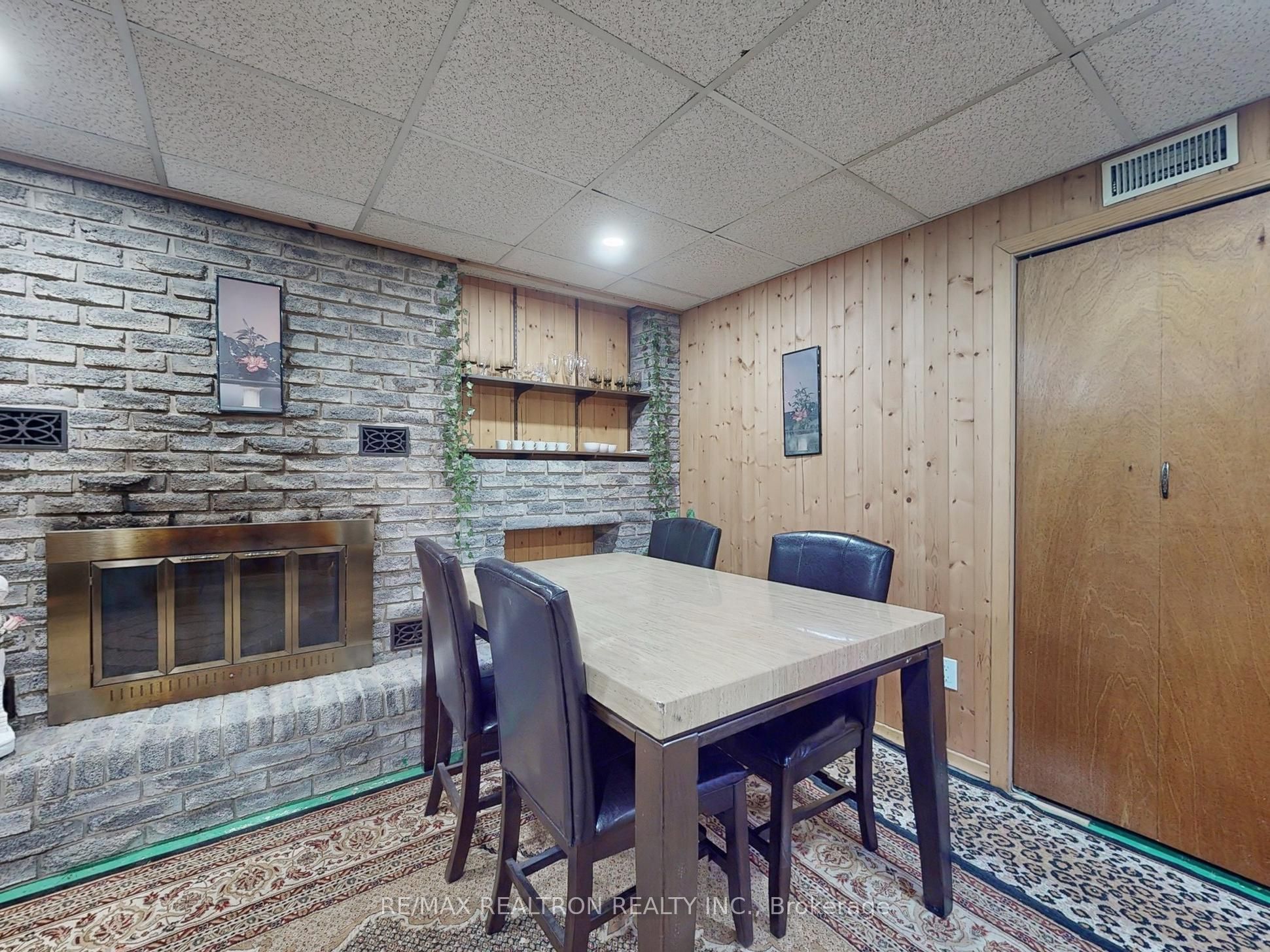 558 Sheppard Avenue Property Photo 26