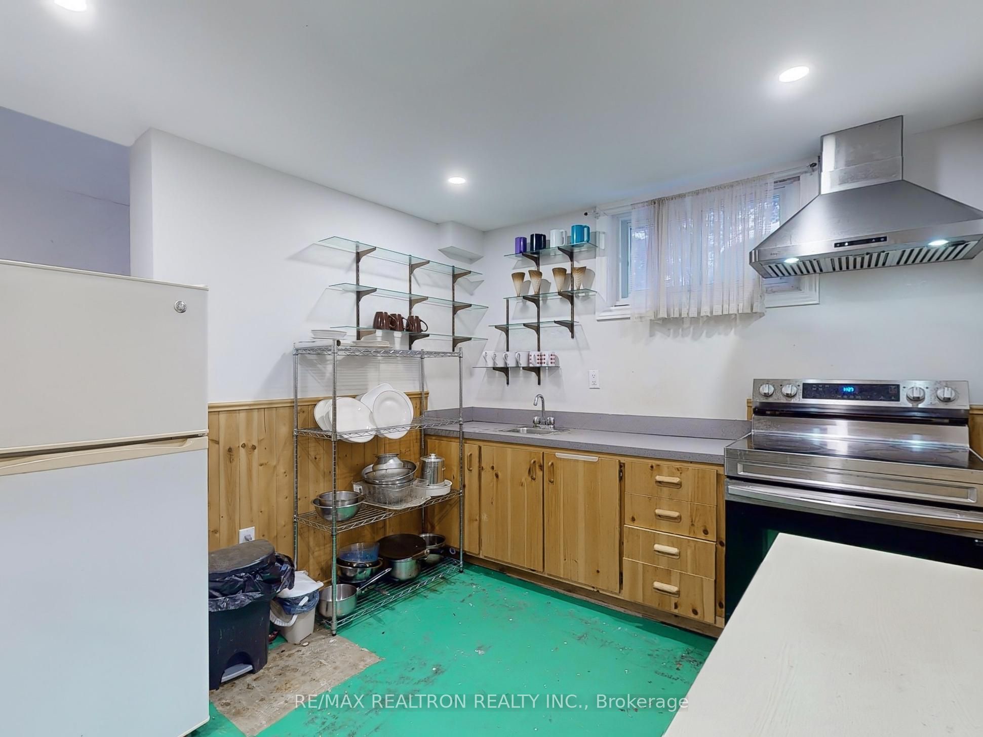 558 Sheppard Avenue Property Photo 29