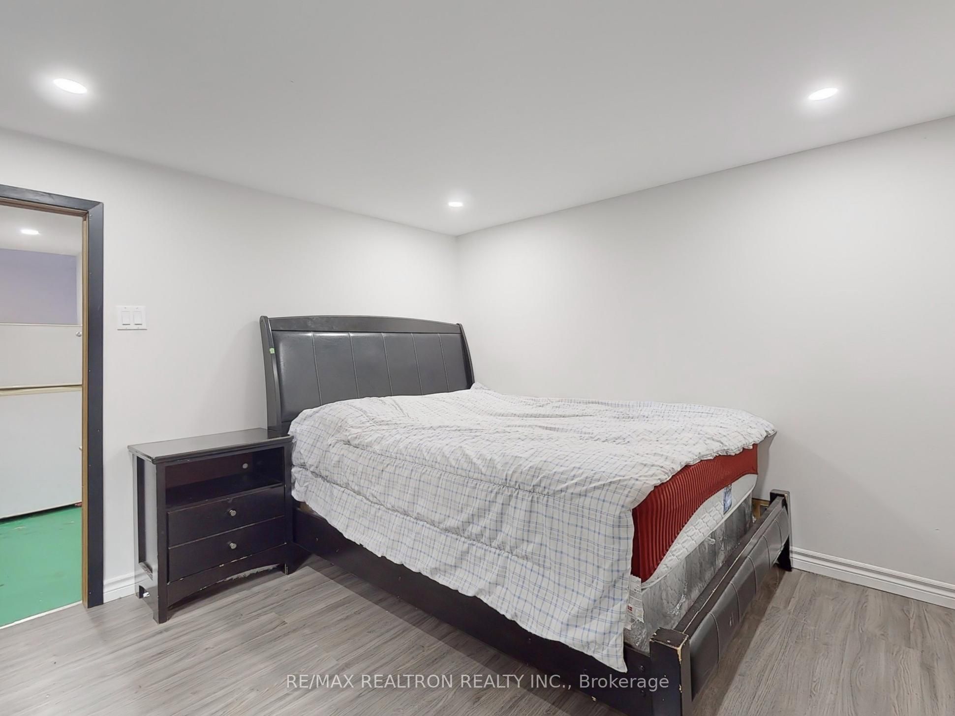 558 Sheppard Avenue Property Photo 31