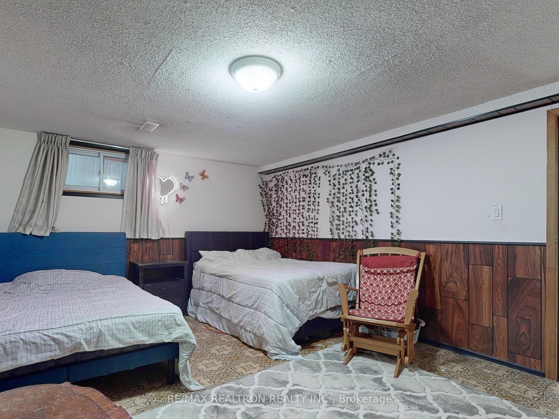 558 Sheppard Avenue Property Photo 34