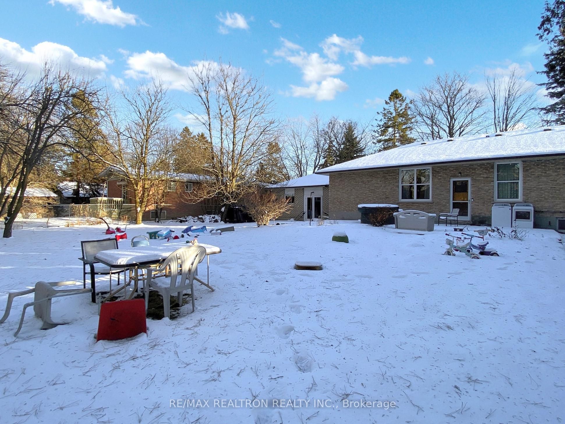 558 Sheppard Avenue Property Photo 37