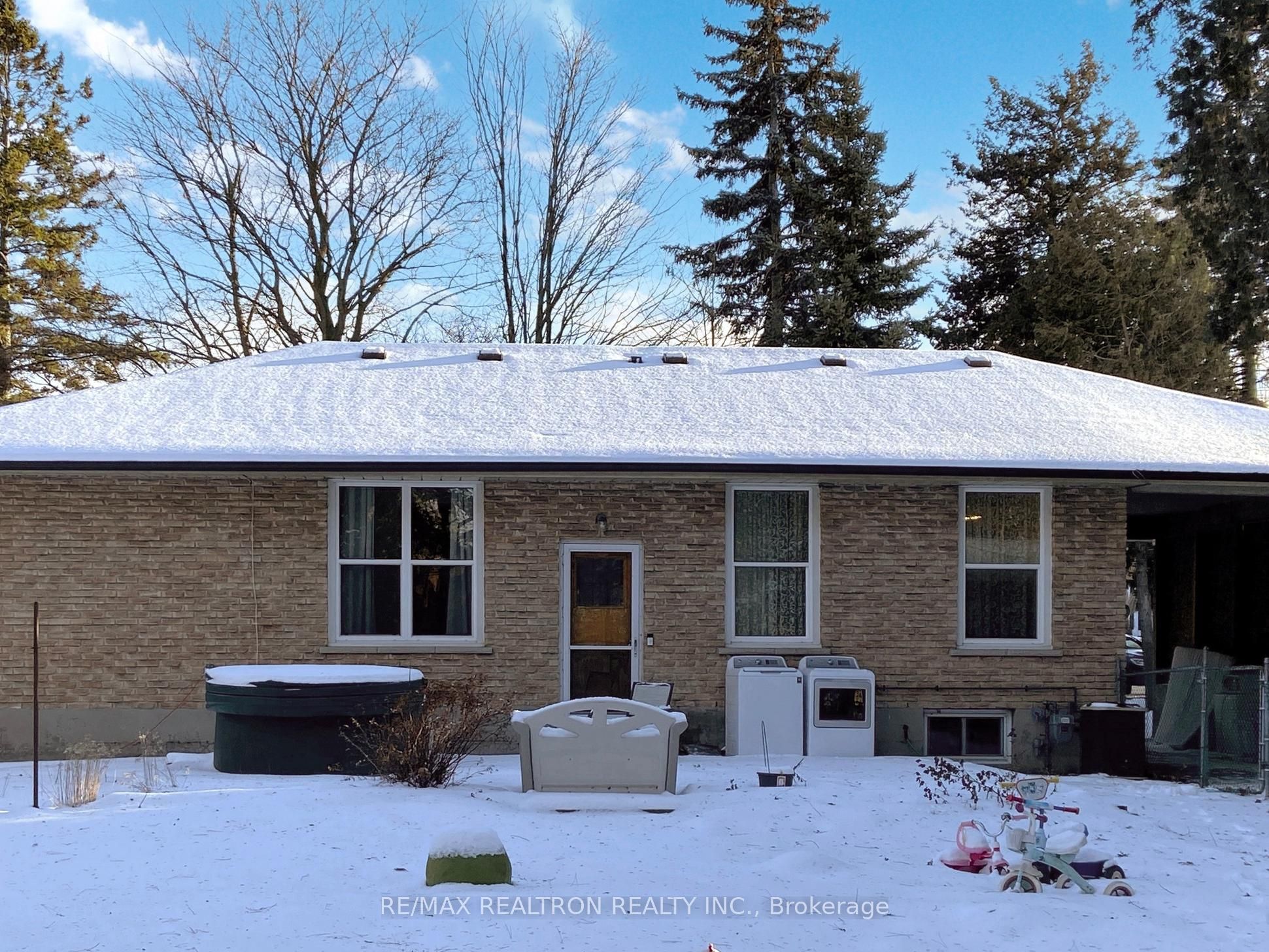 558 Sheppard Avenue Property Photo 38