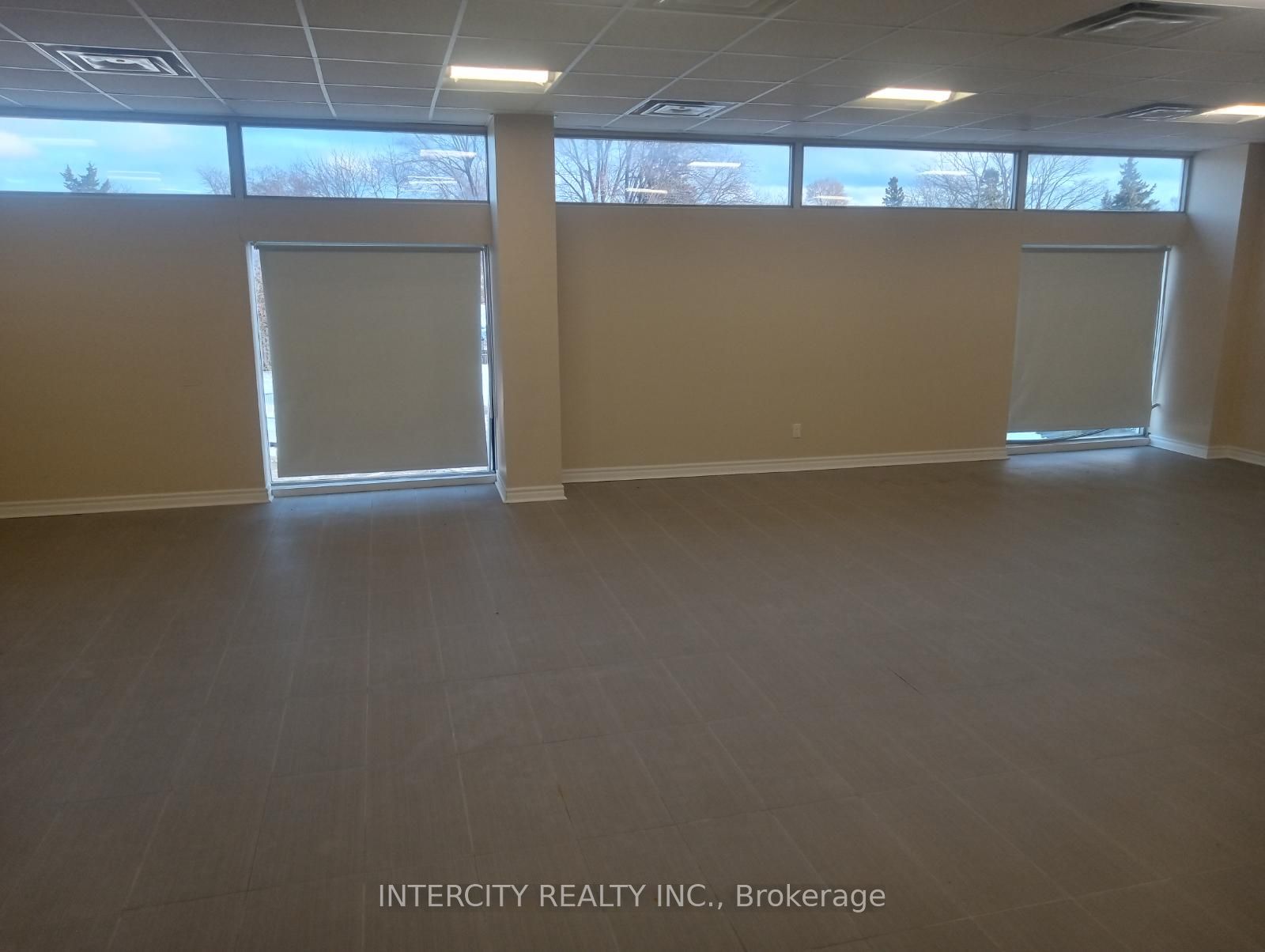 #303 - 2901 Lawrence Avenue Property Photo 3